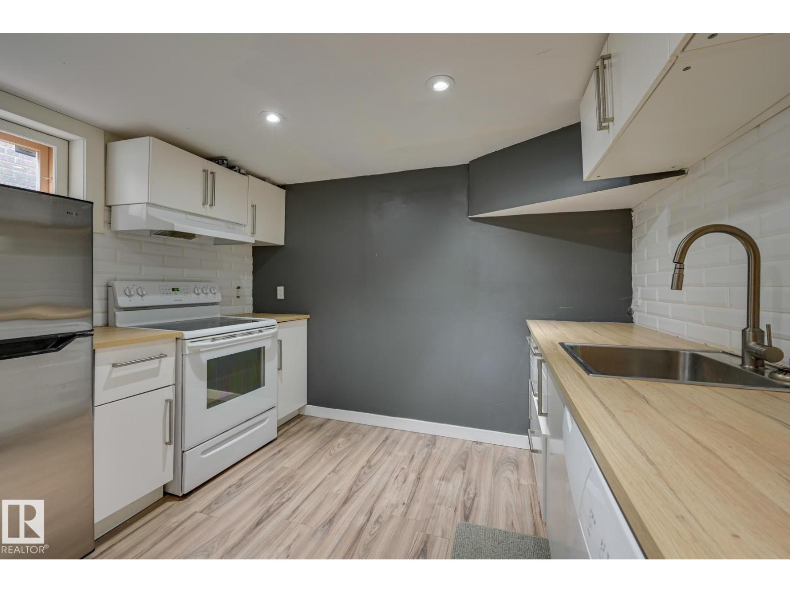 10038 88 AV NW - 28