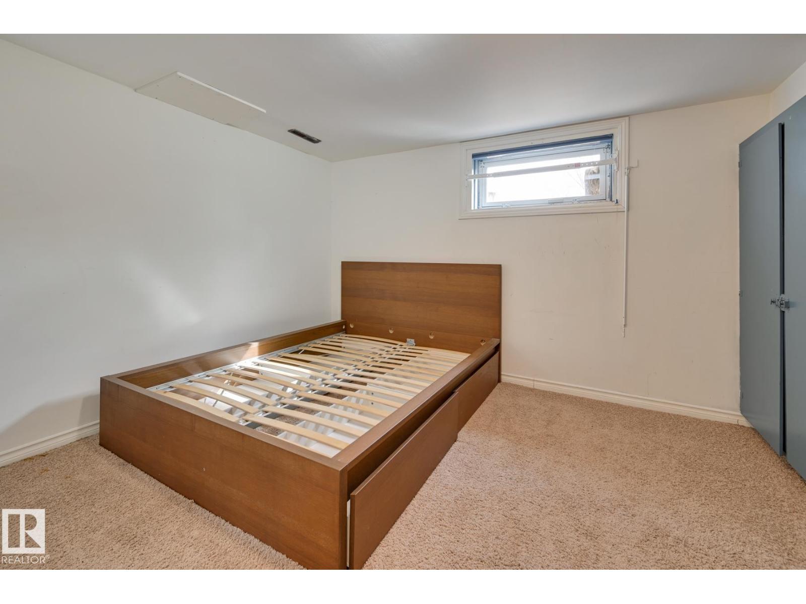 10038 88 AV NW - 32