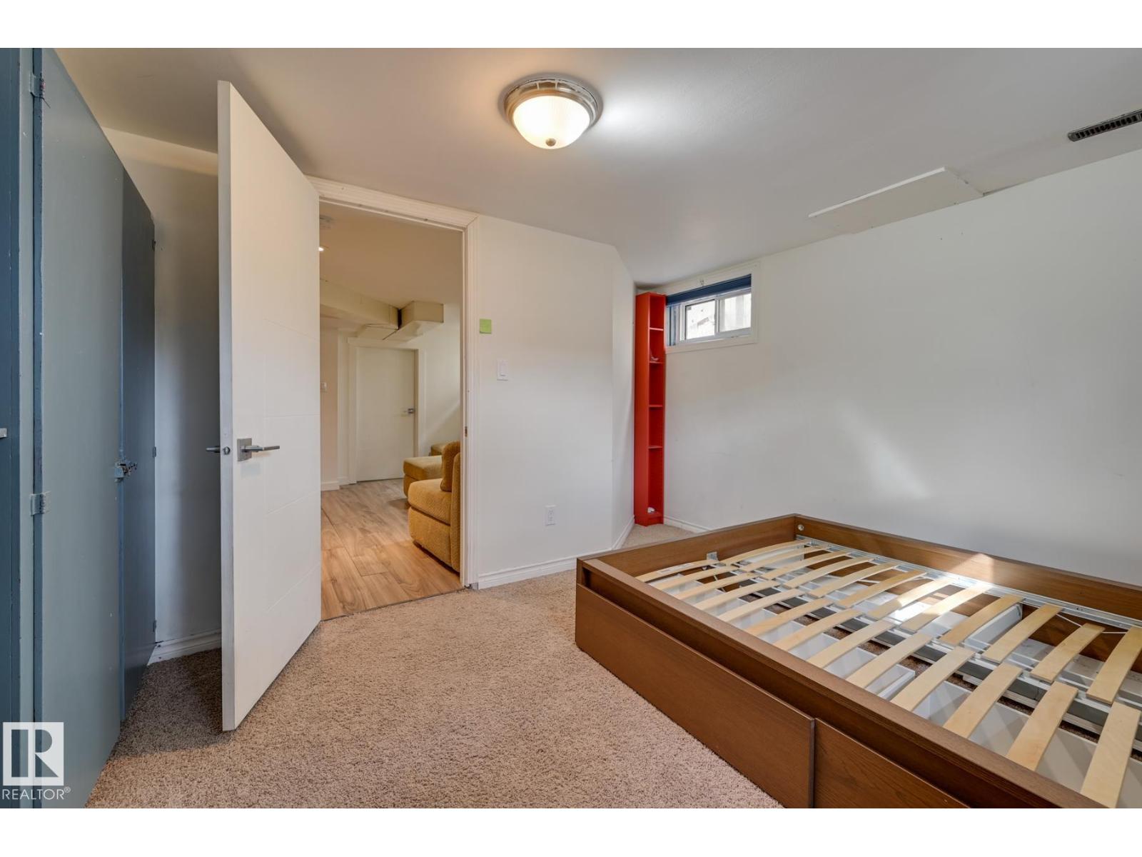 10038 88 AV NW - 33