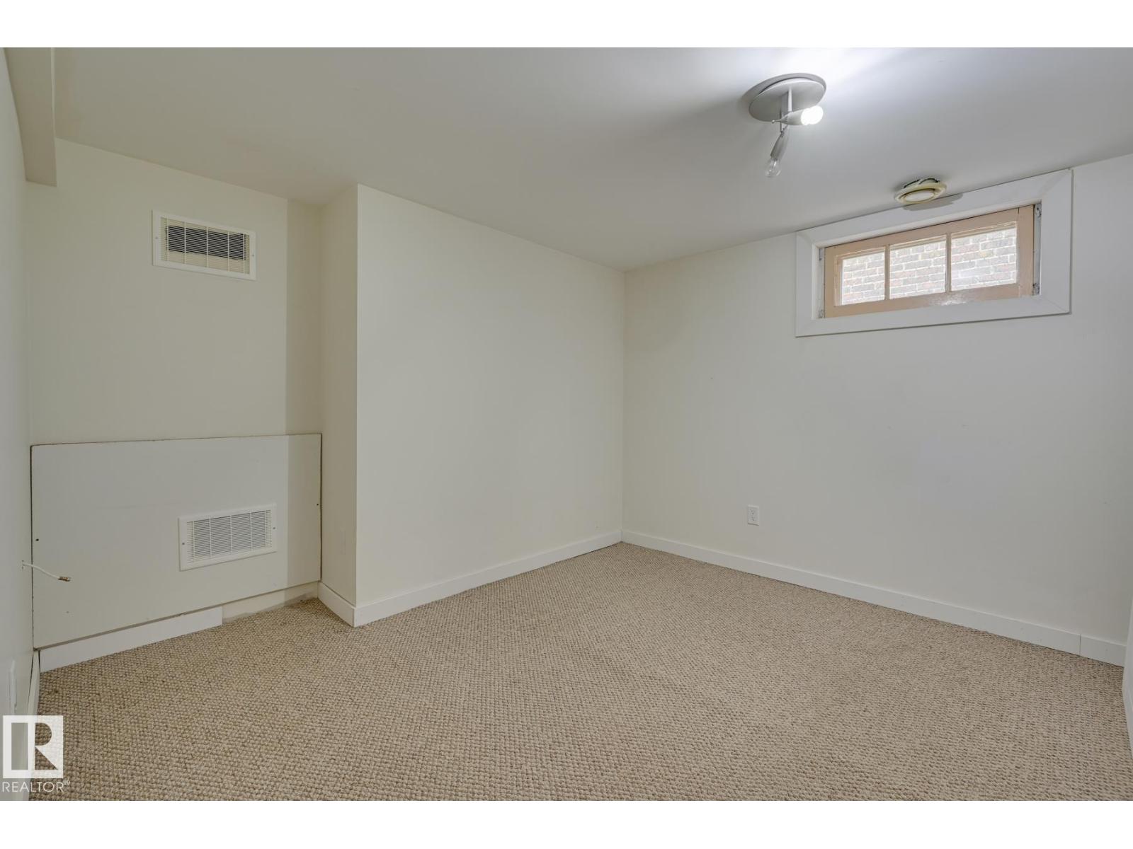10038 88 AV NW - 34