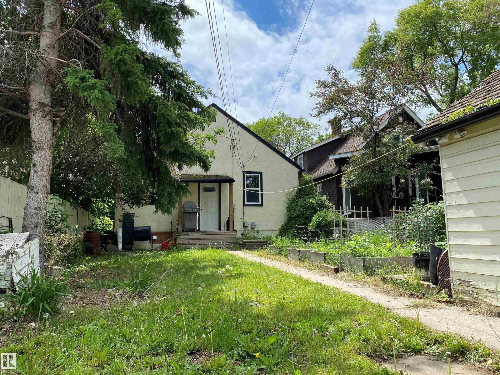10038 88 AV NW - 36