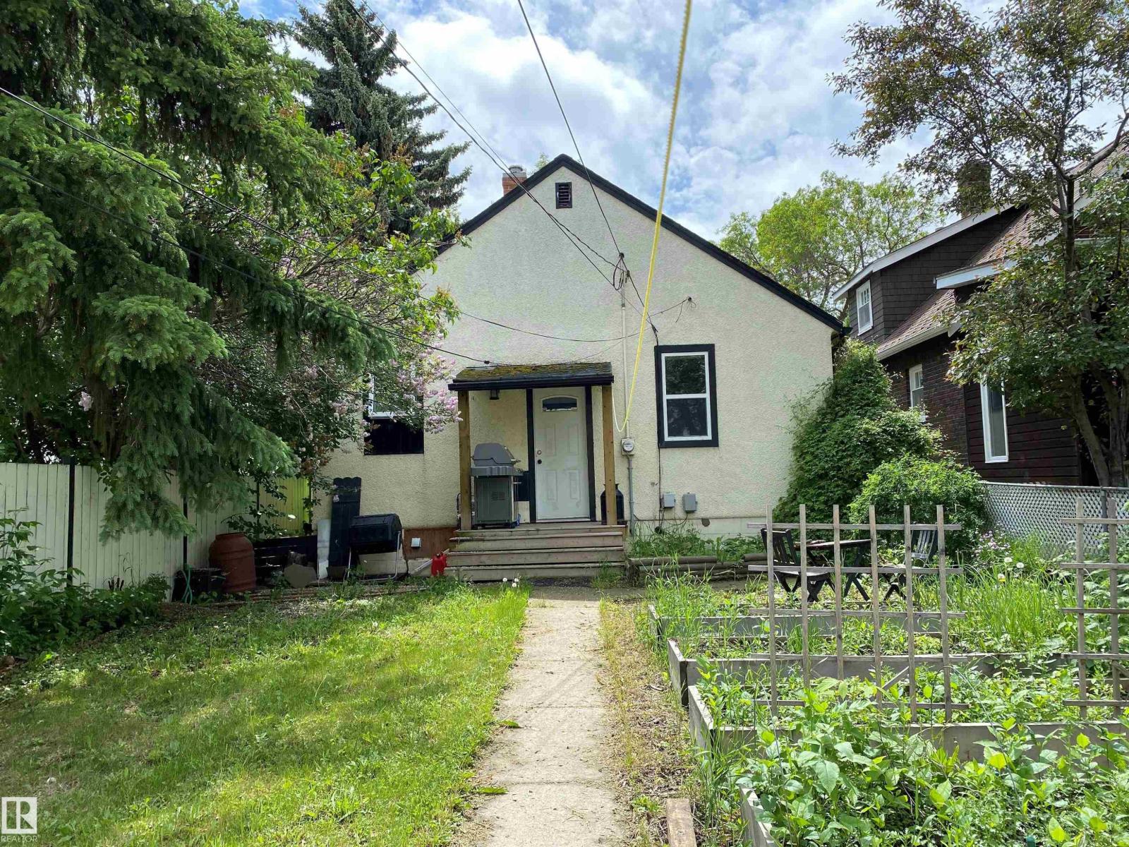 10038 88 AV NW - 38