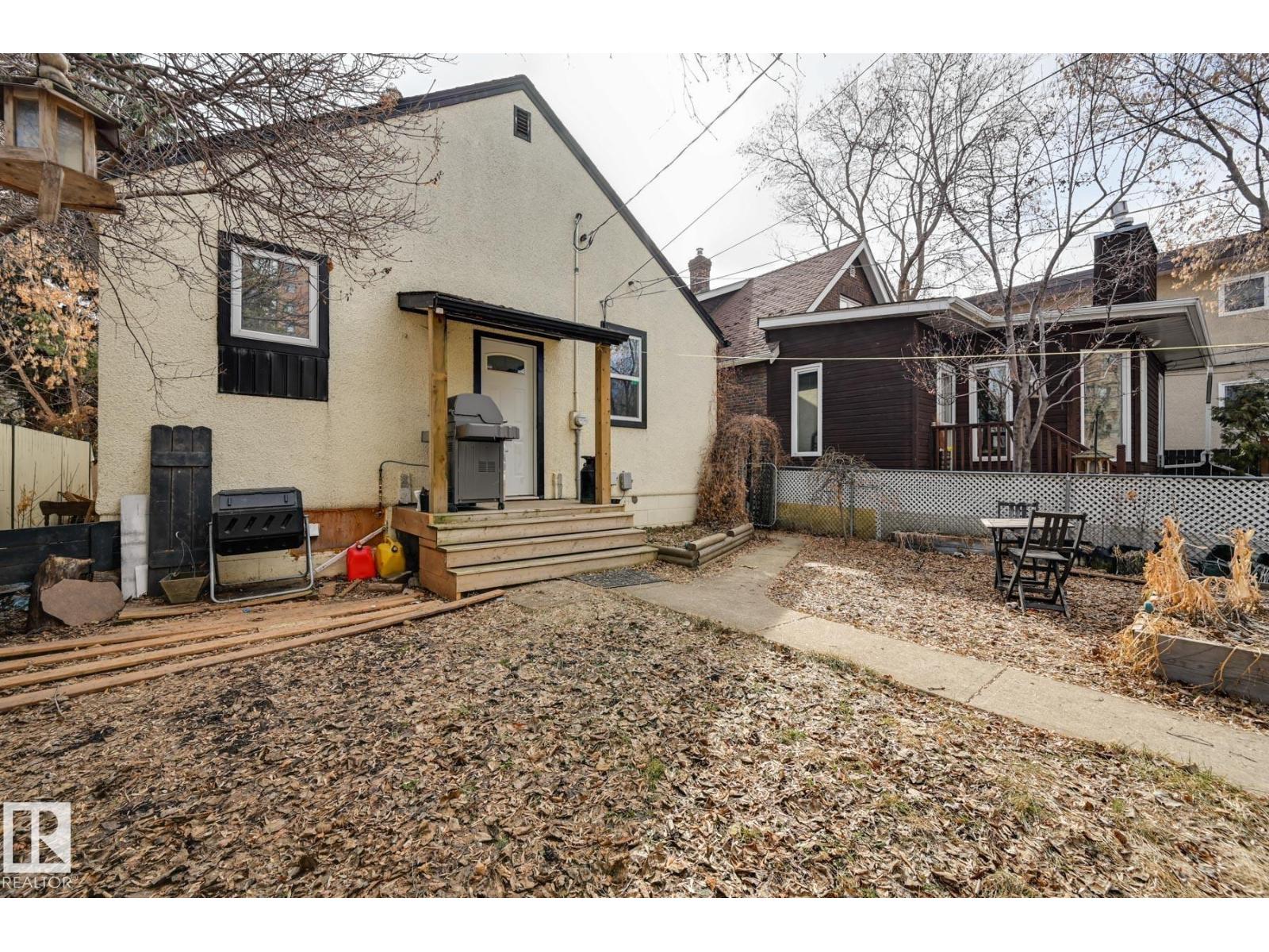 10038 88 AV NW - 39