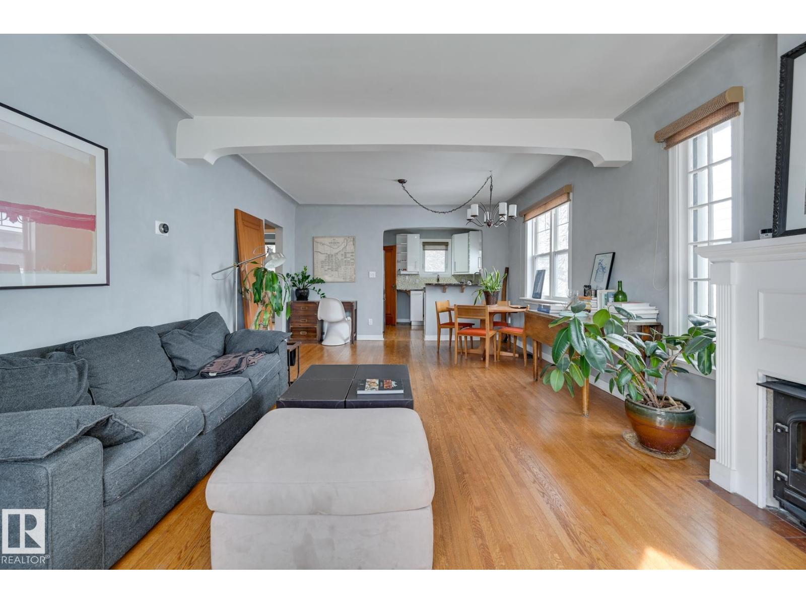 10038 88 AV NW - 4