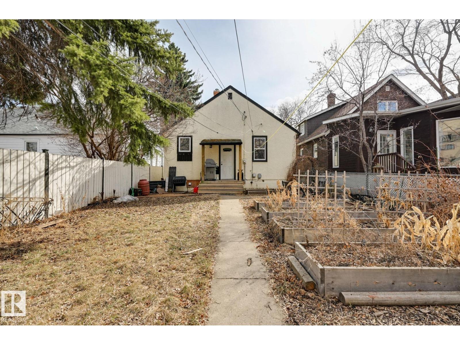10038 88 AV NW - 40