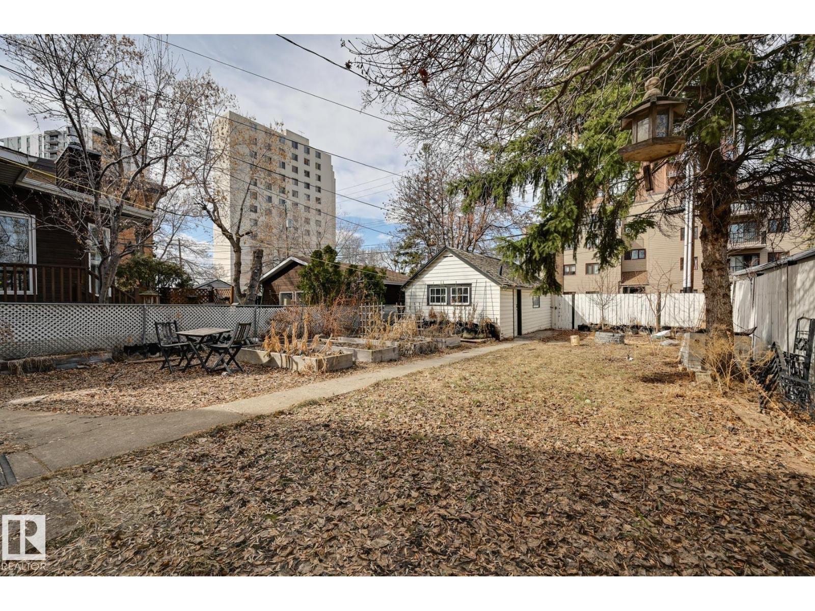 10038 88 AV NW - 41