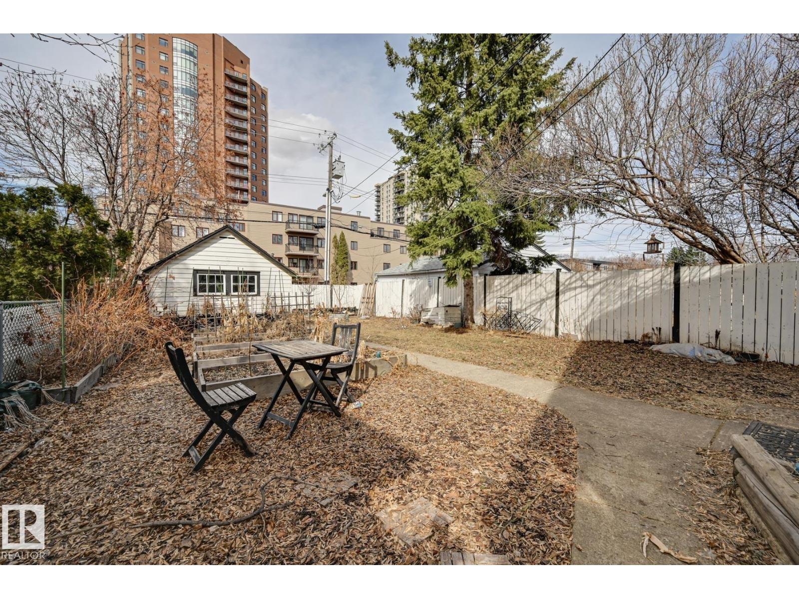 10038 88 AV NW - 42