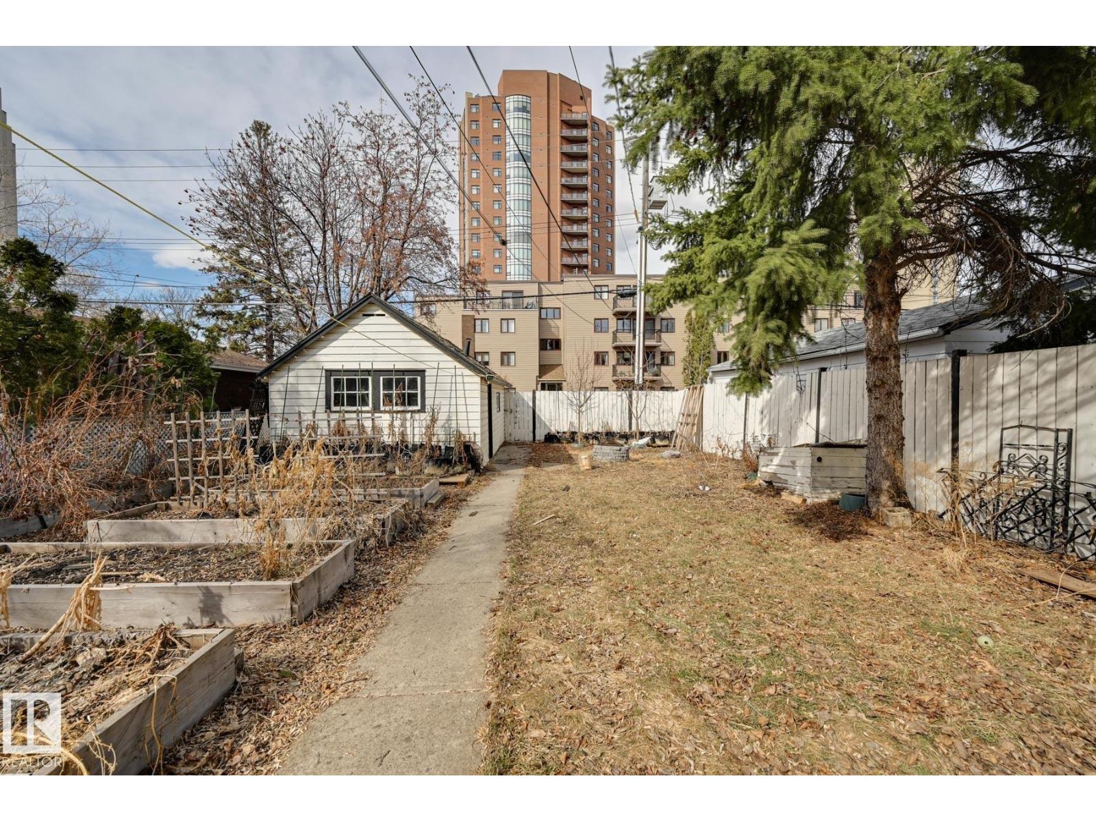 10038 88 AV NW - 44