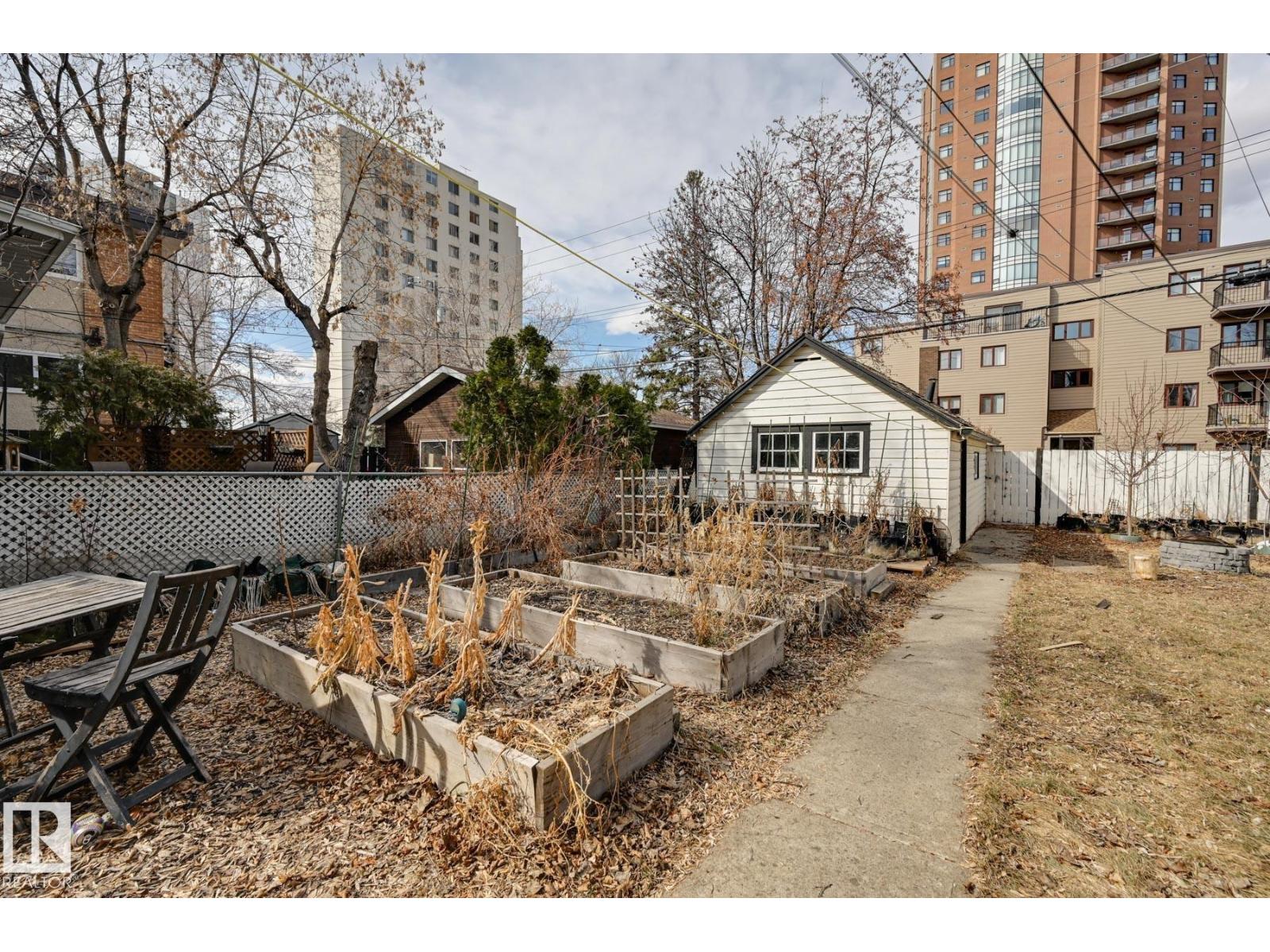 10038 88 AV NW - 45