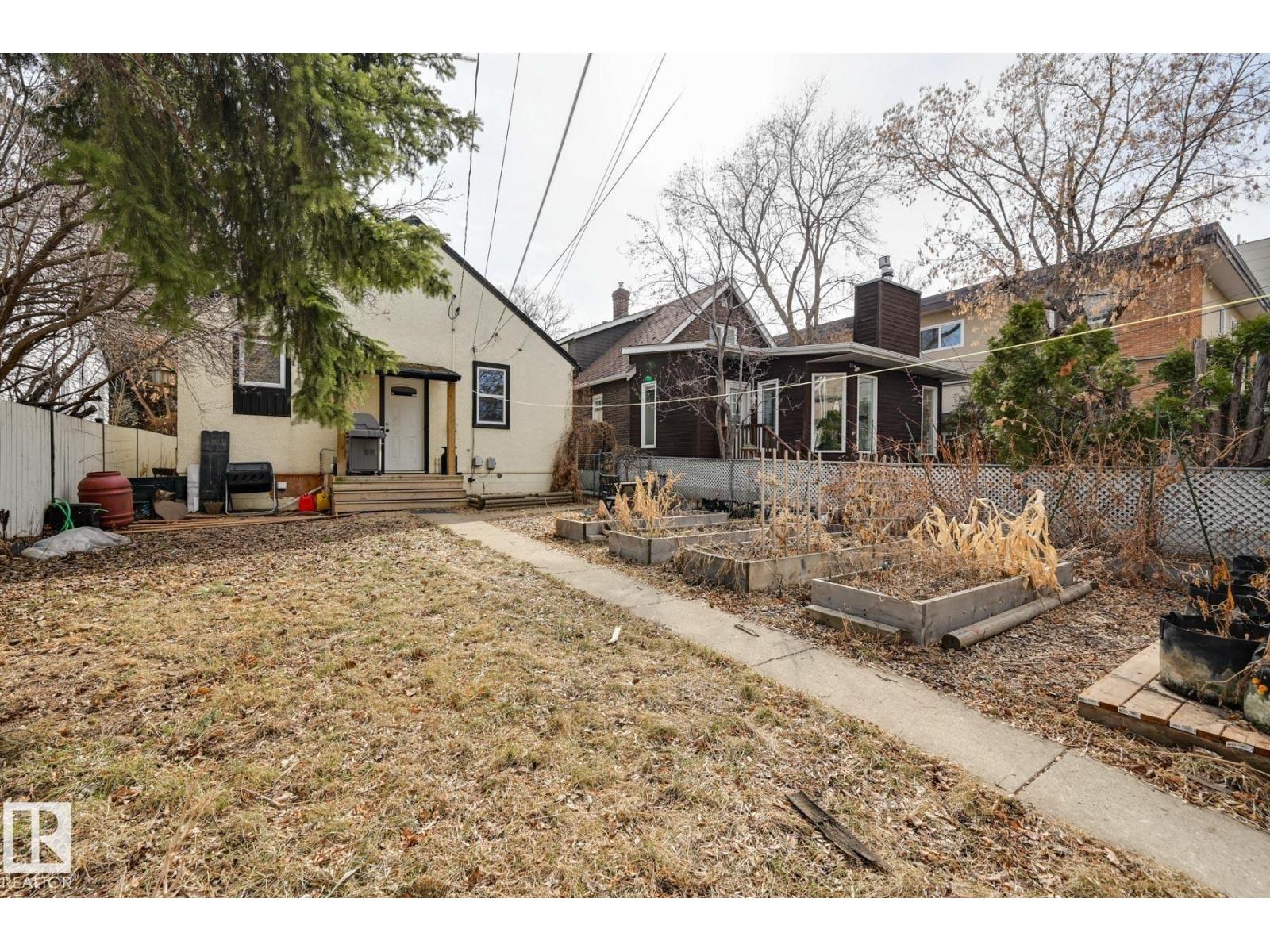10038 88 AV NW - 46
