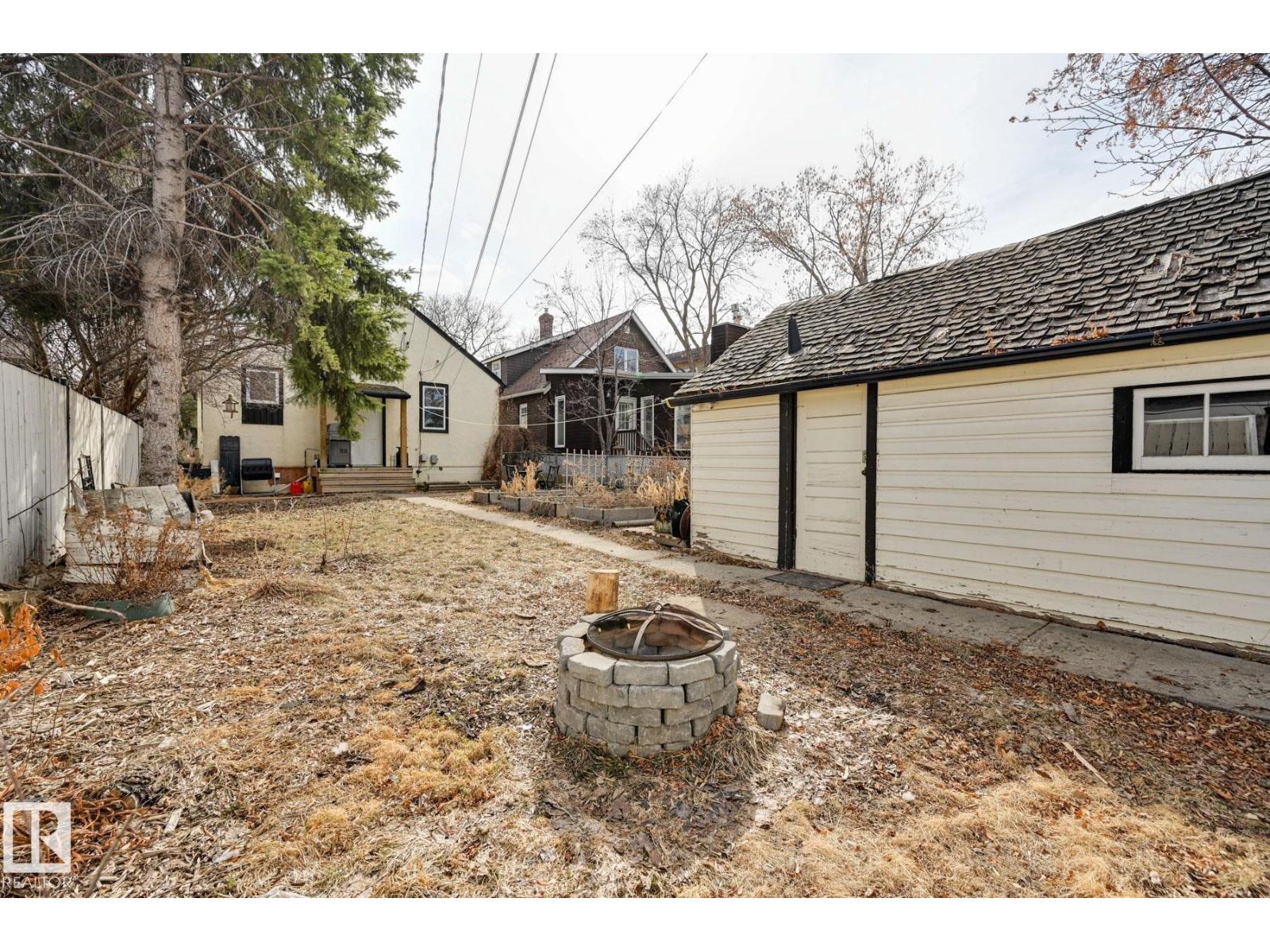 10038 88 AV NW - 47