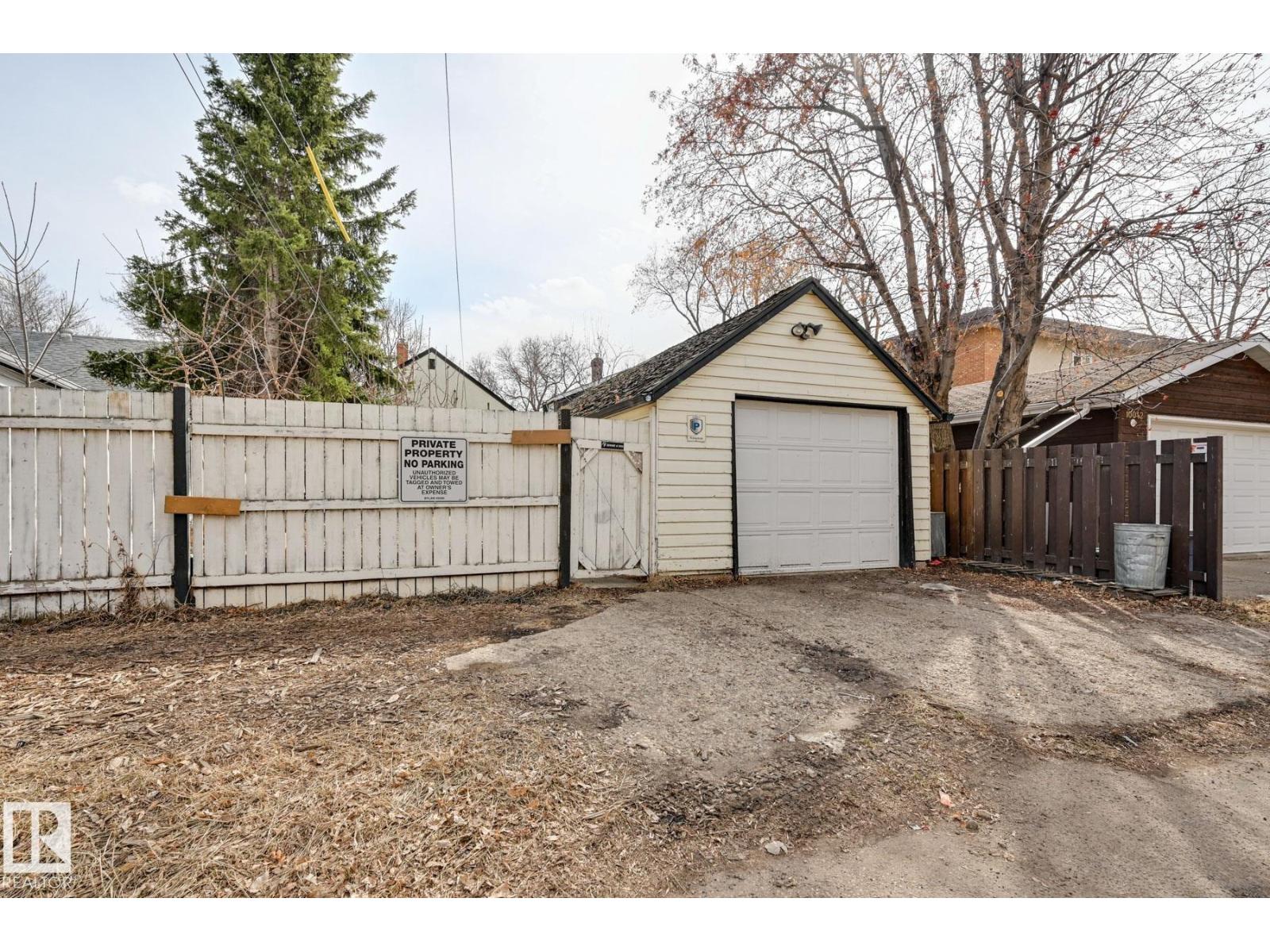 10038 88 AV NW - 48