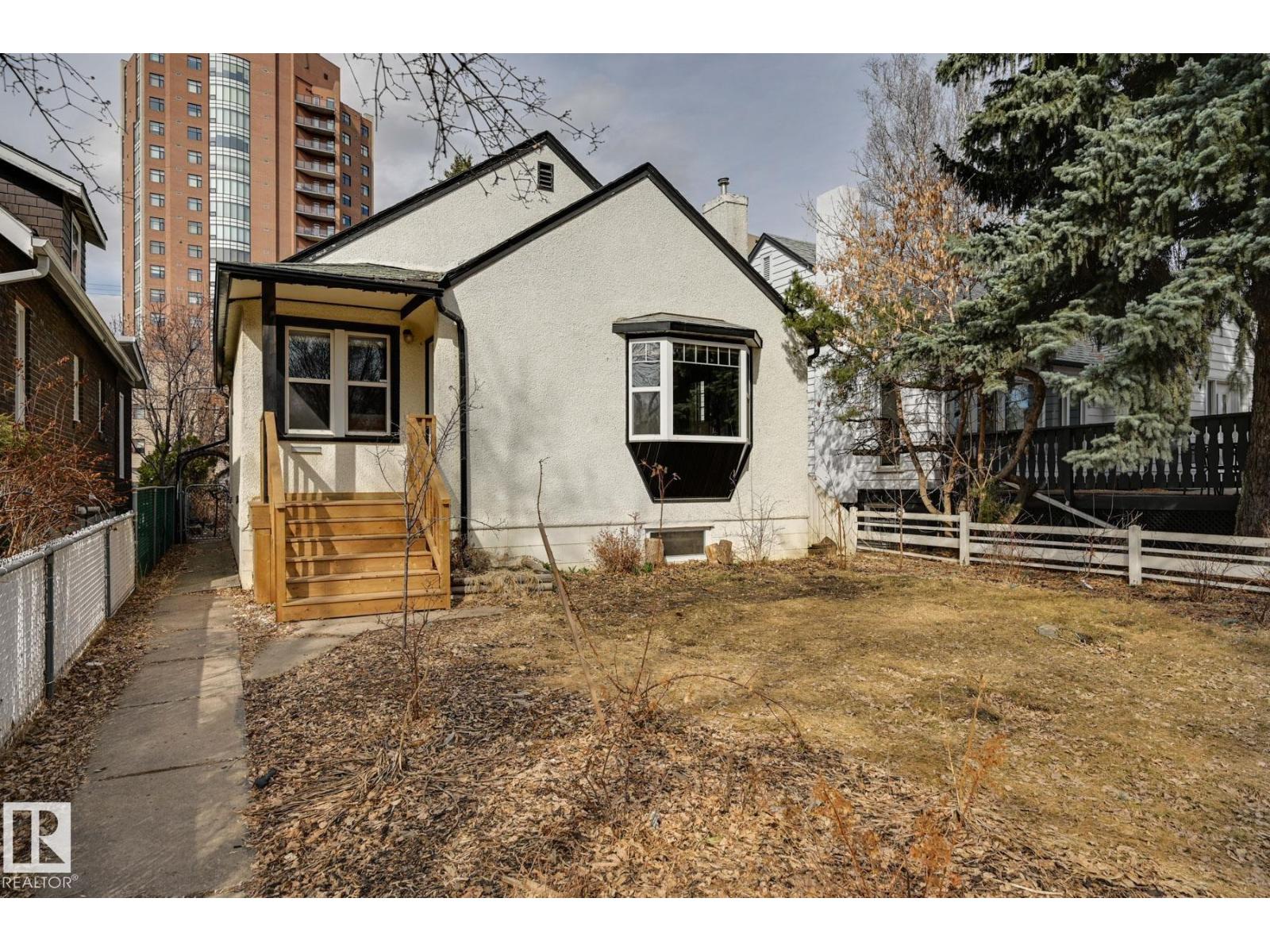 10038 88 AV NW - 49