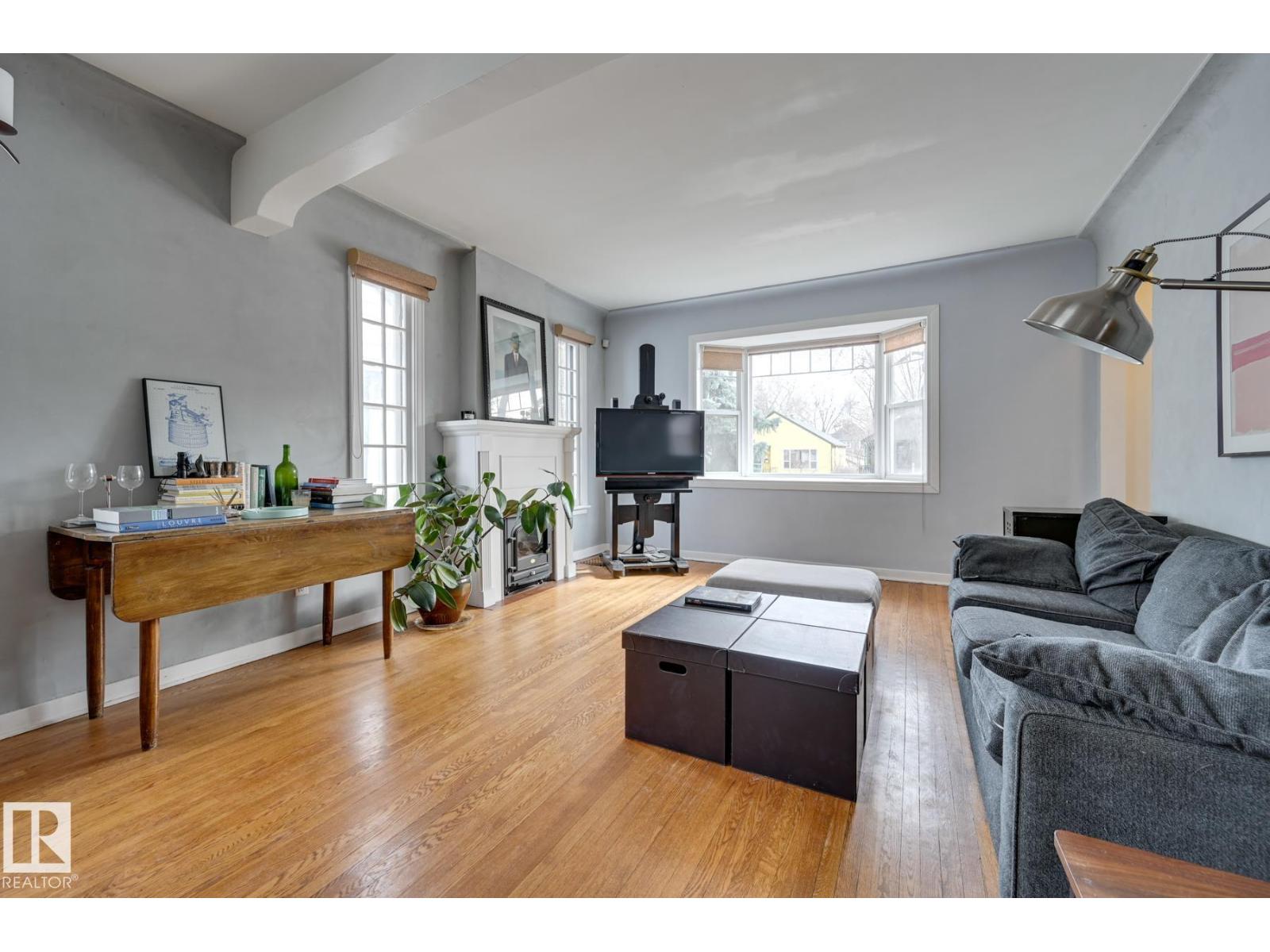 10038 88 AV NW - 6
