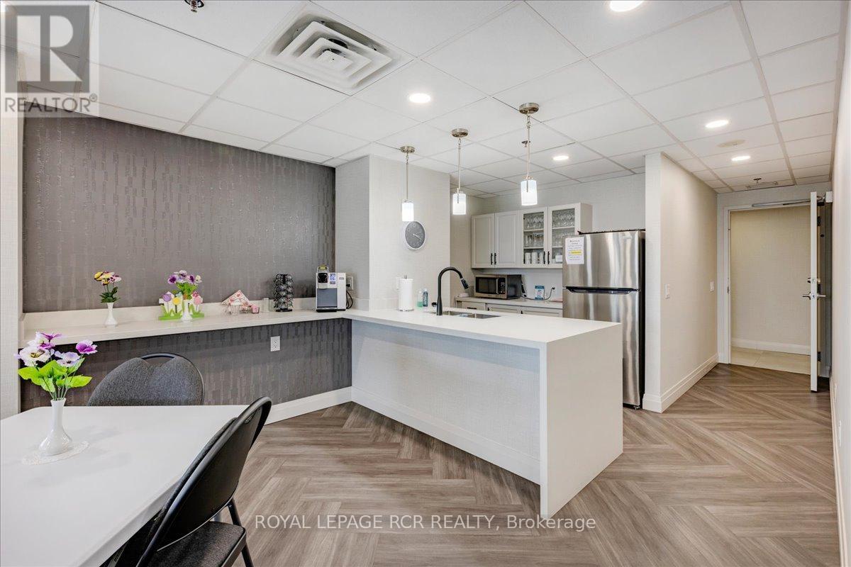 #306 6 TORONTO STREET - 25