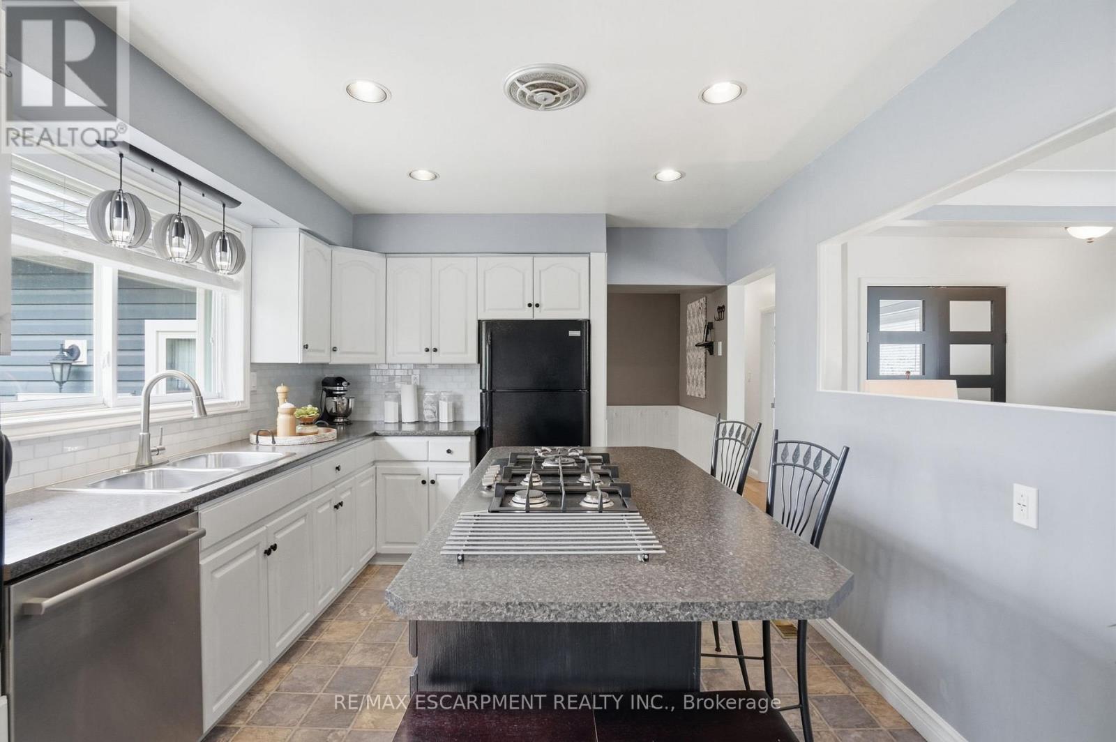 31 ALGONQUIN AVENUE - 12