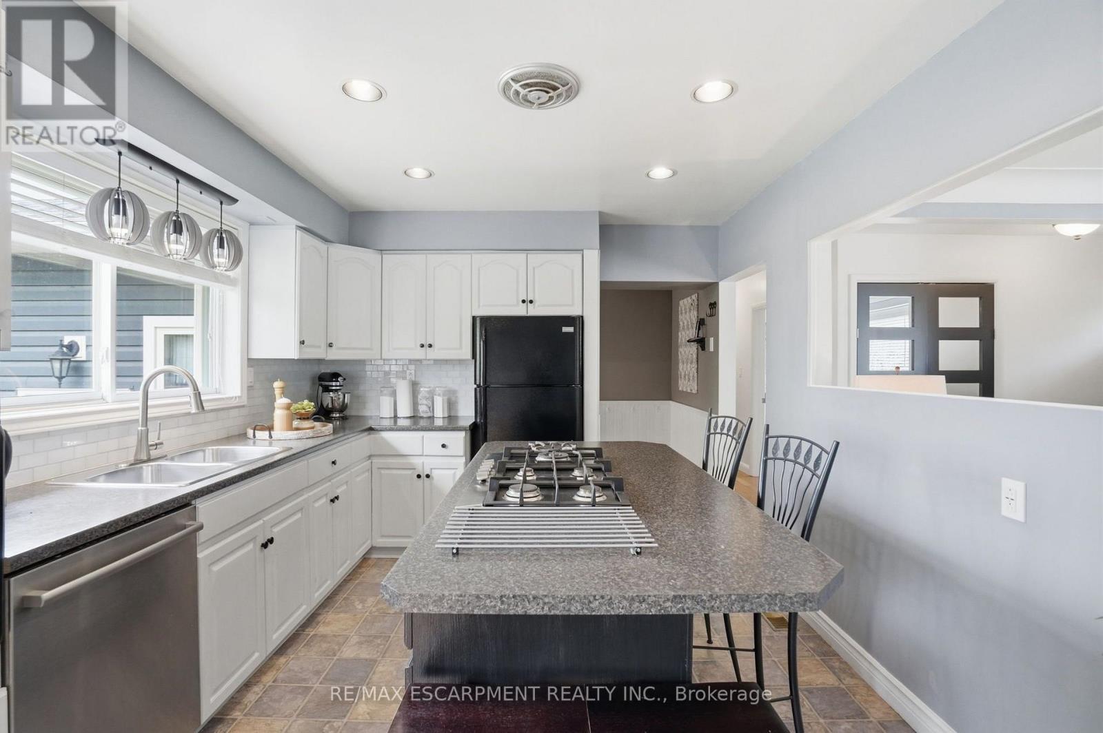 31 ALGONQUIN AVENUE - 13