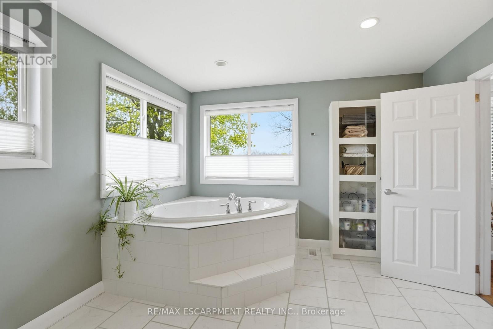 31 ALGONQUIN AVENUE - 18