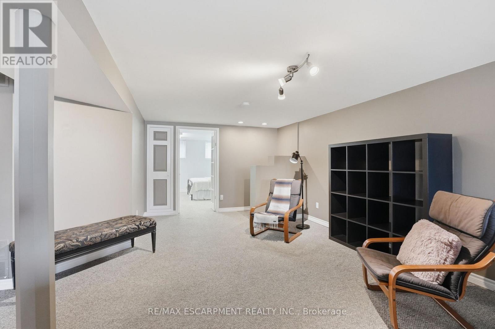 31 ALGONQUIN AVENUE - 32