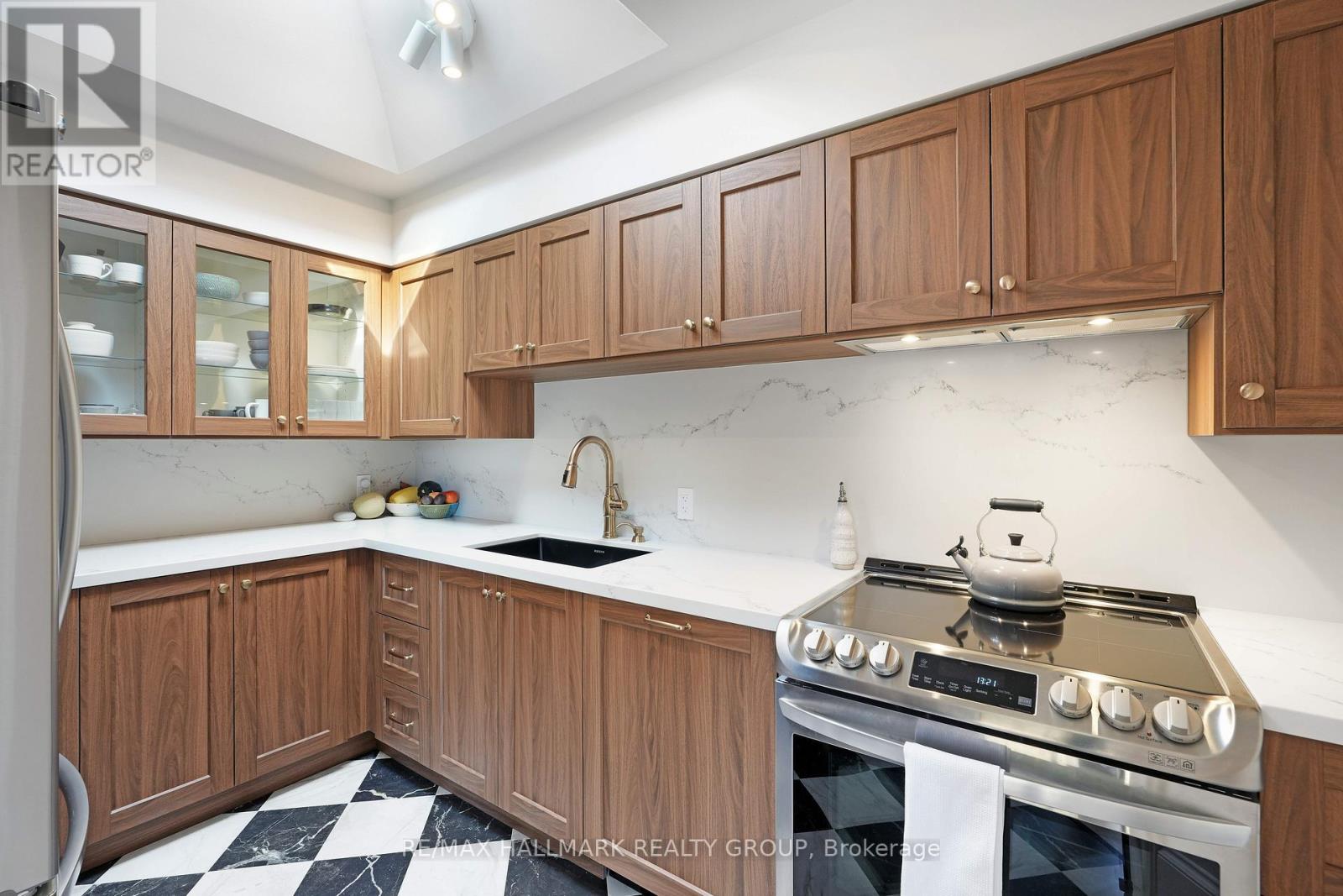 #5 274 DALY AVENUE - 15
