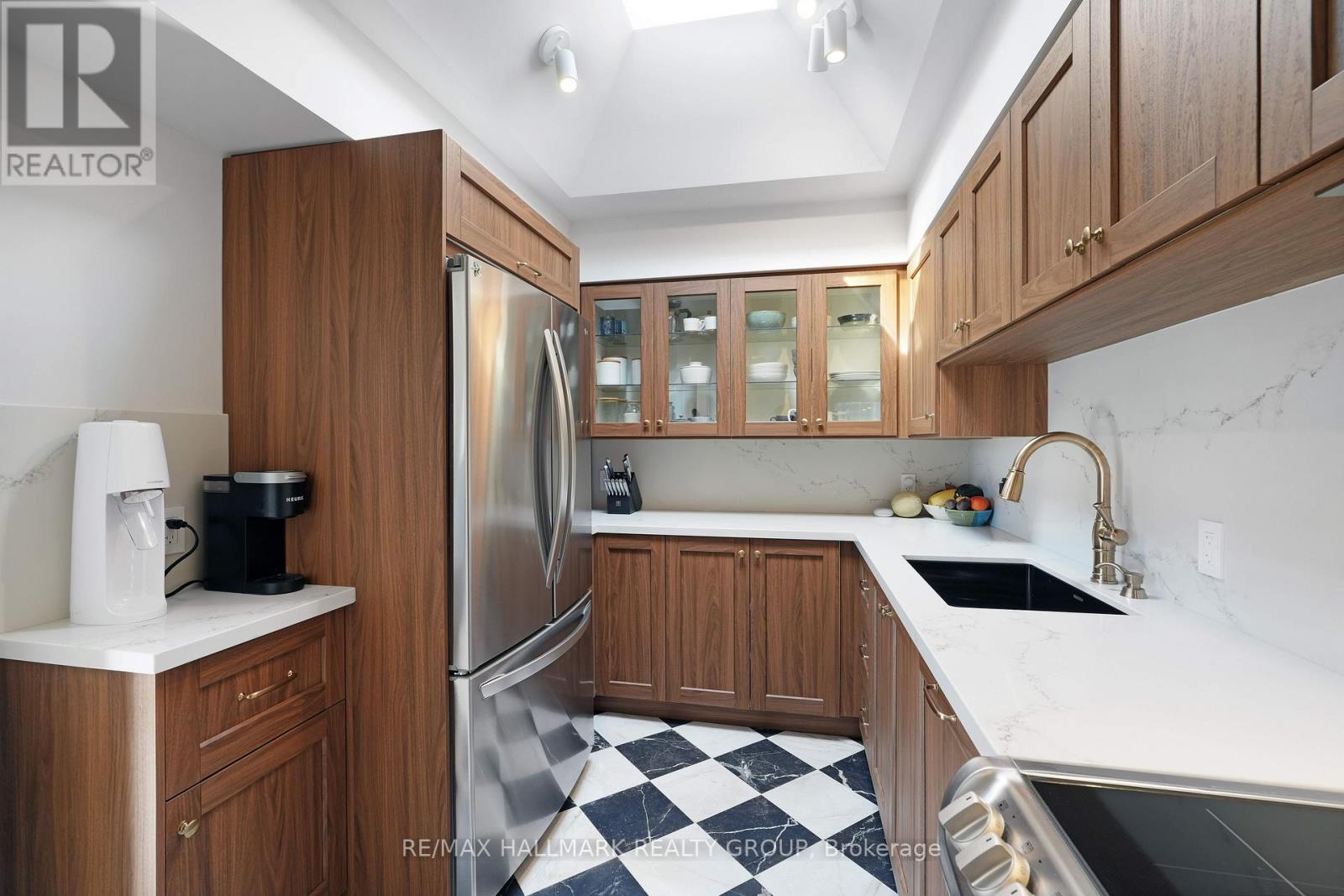 #5 274 DALY AVENUE - 16