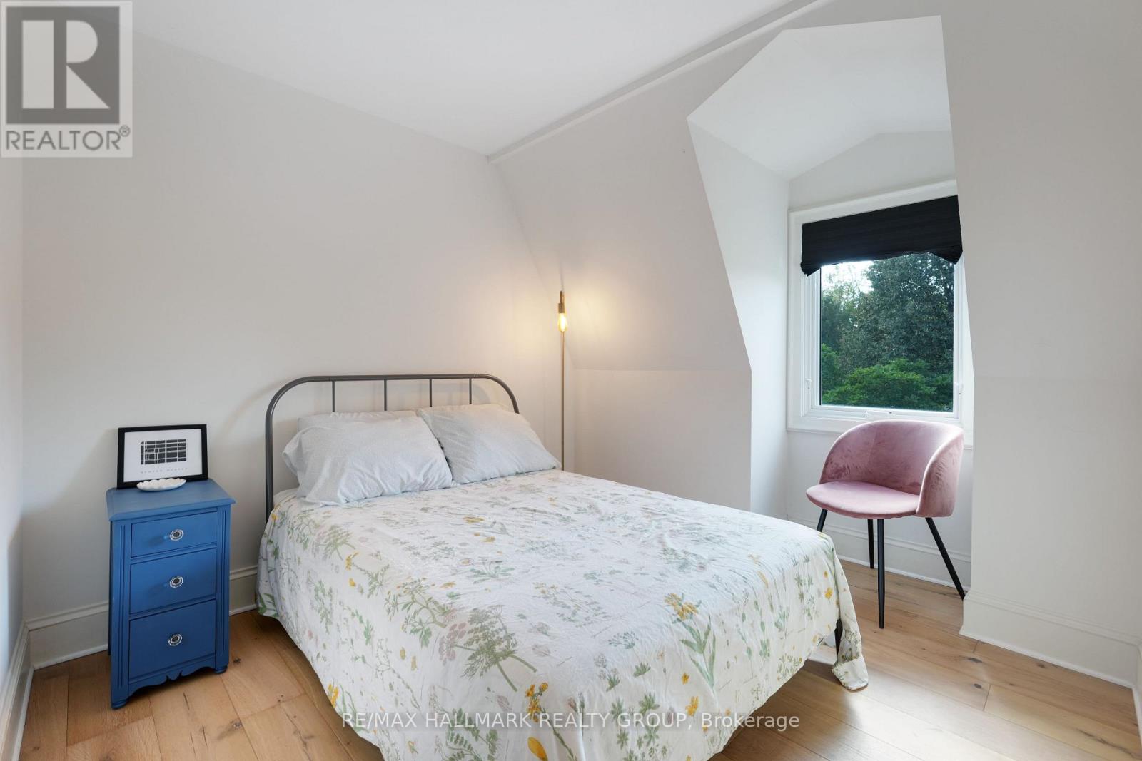#5 274 DALY AVENUE - 31