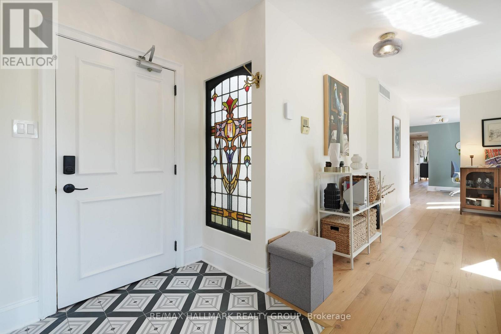 #5 274 DALY AVENUE - 6