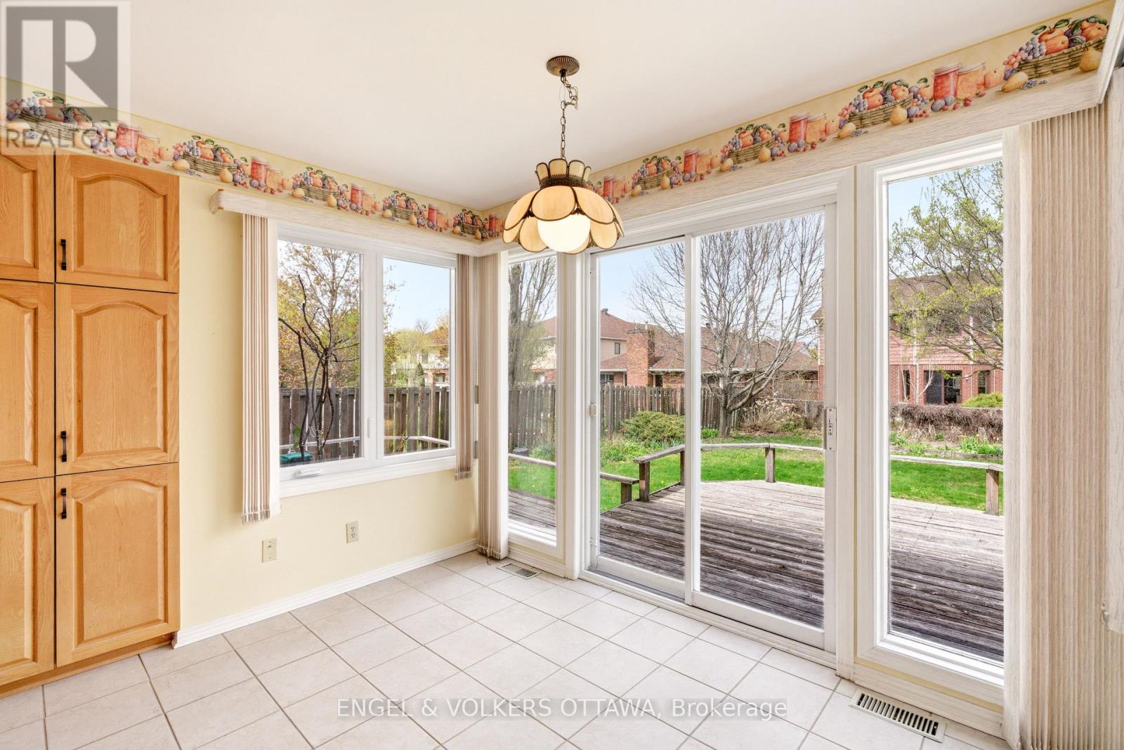 90 TOPLEY CRESCENT - 13