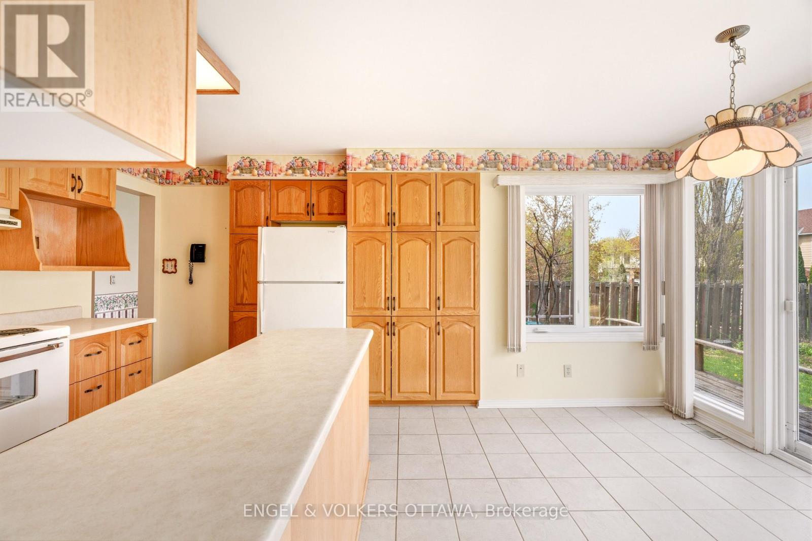 90 TOPLEY CRESCENT - 15