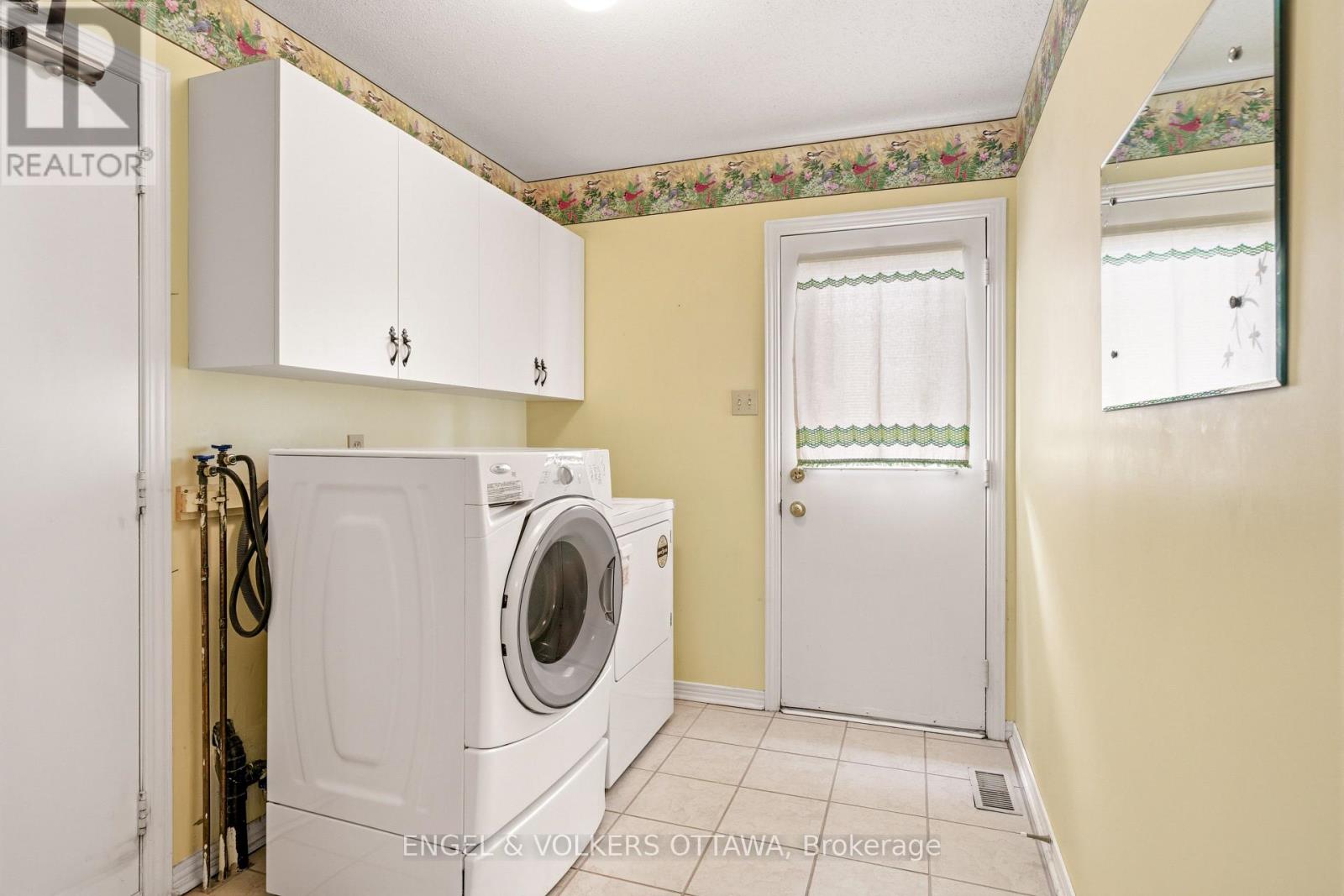 90 TOPLEY CRESCENT - 24