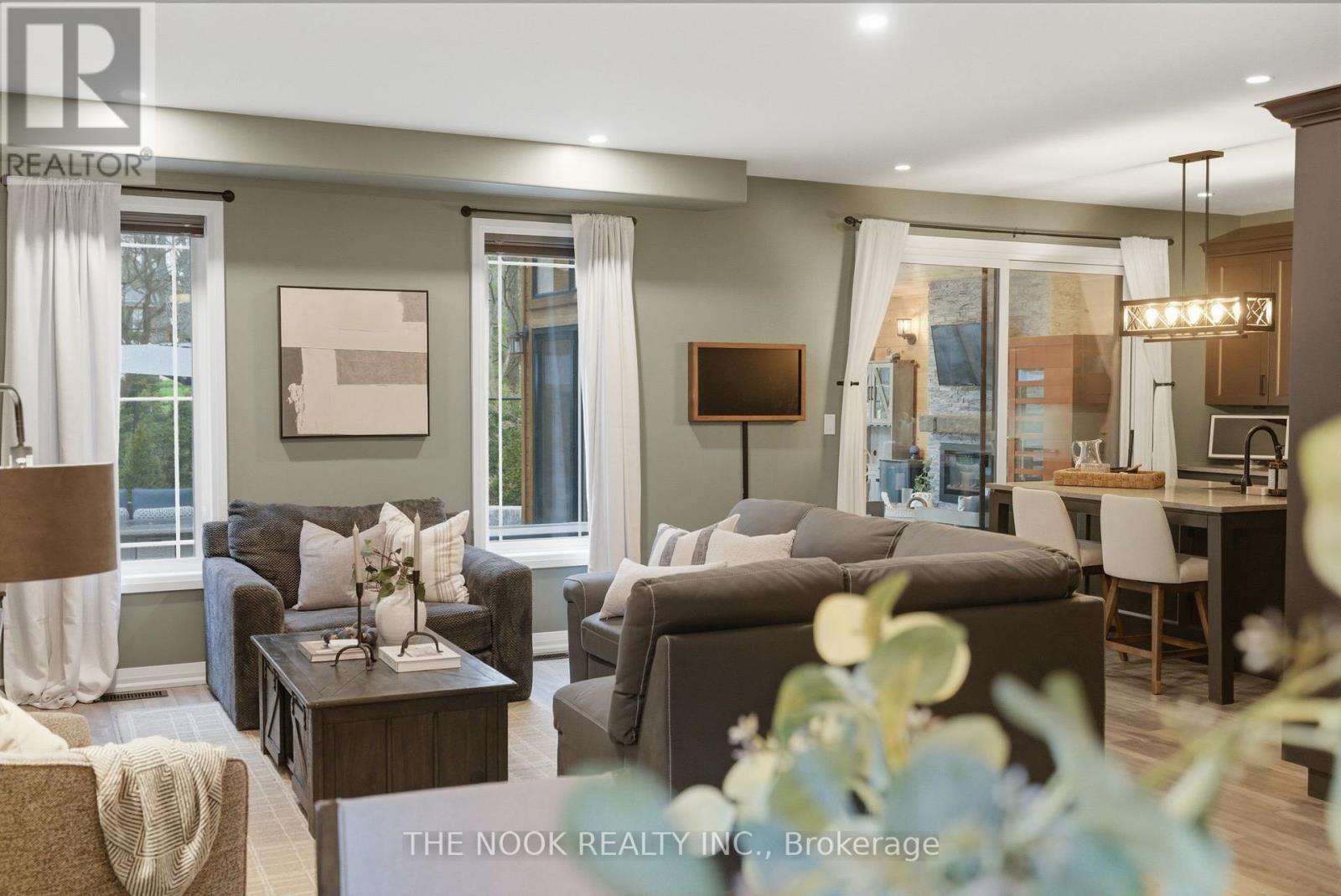 42 DRUMMOND STREET - 13