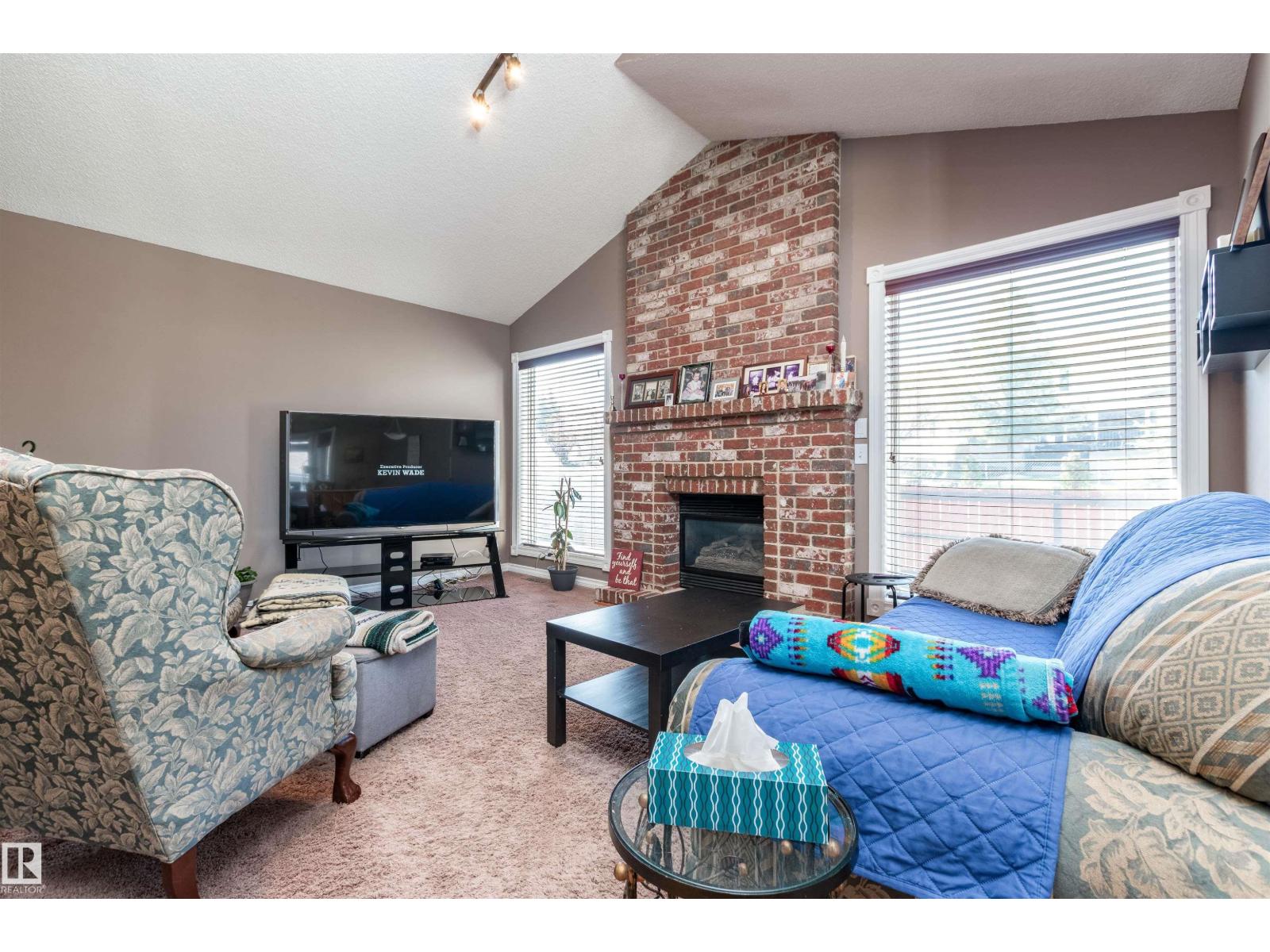 21 CHARLTON WY - 12