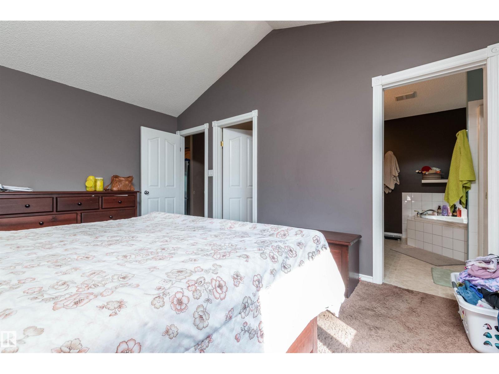 21 CHARLTON WY - 17