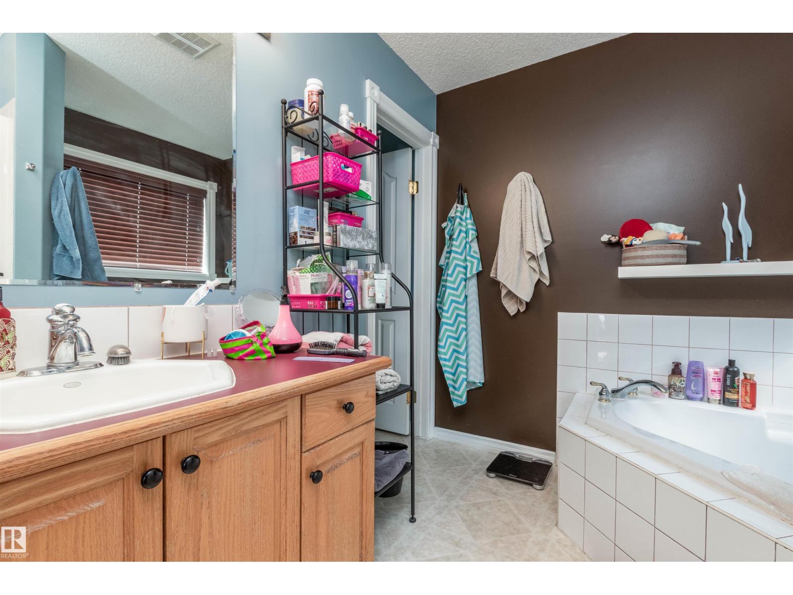 21 CHARLTON WY - 18