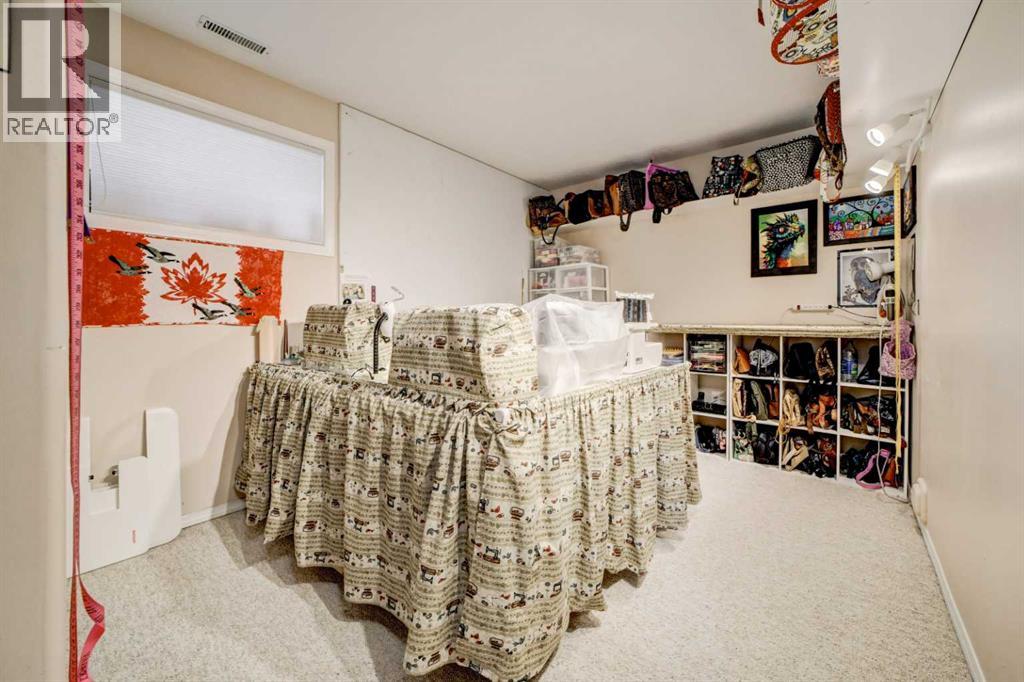 50 Sarcee Place W - 39
