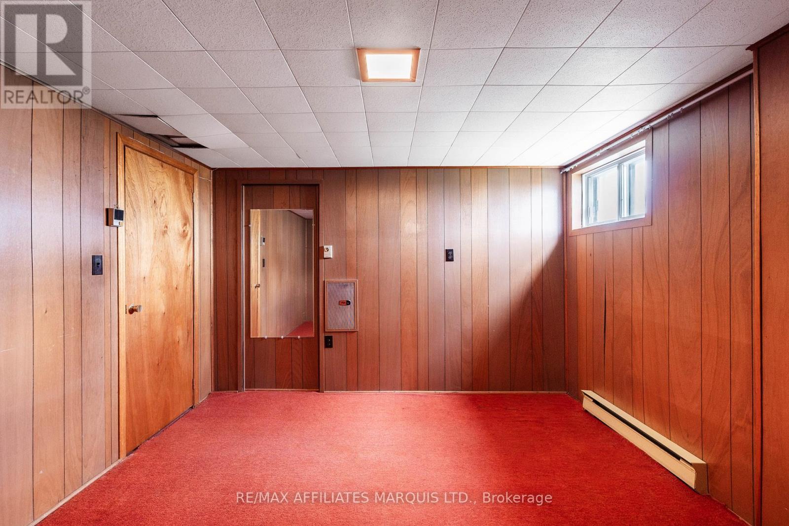 1009 LEONARD AVENUE - 32