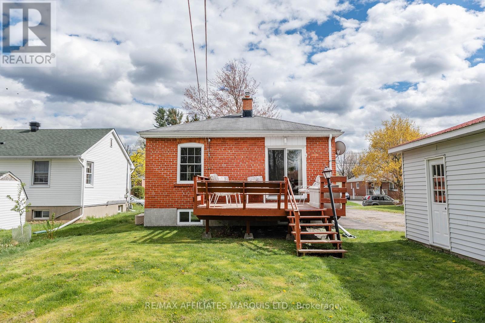 1009 LEONARD AVENUE - 38