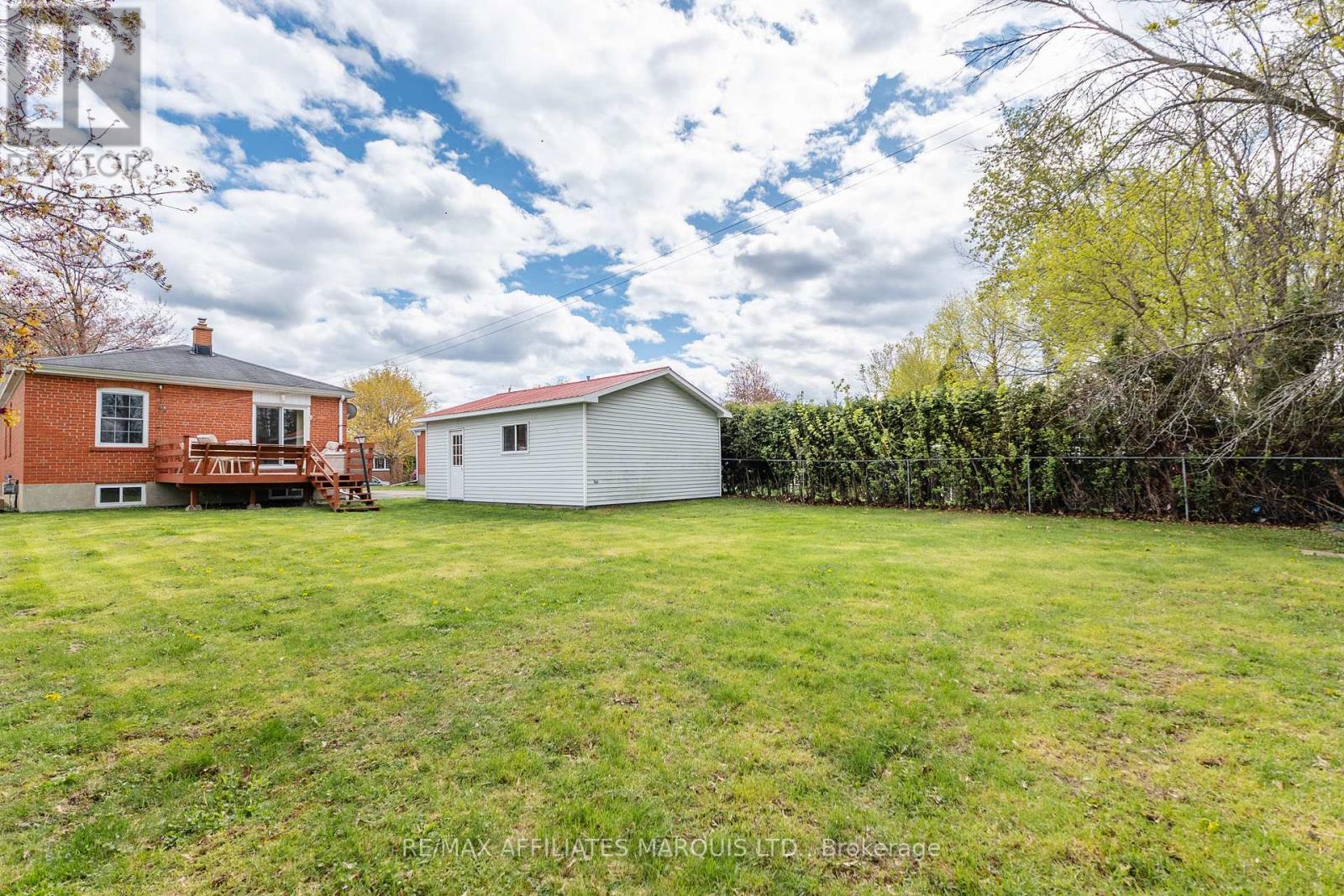 1009 LEONARD AVENUE - 47