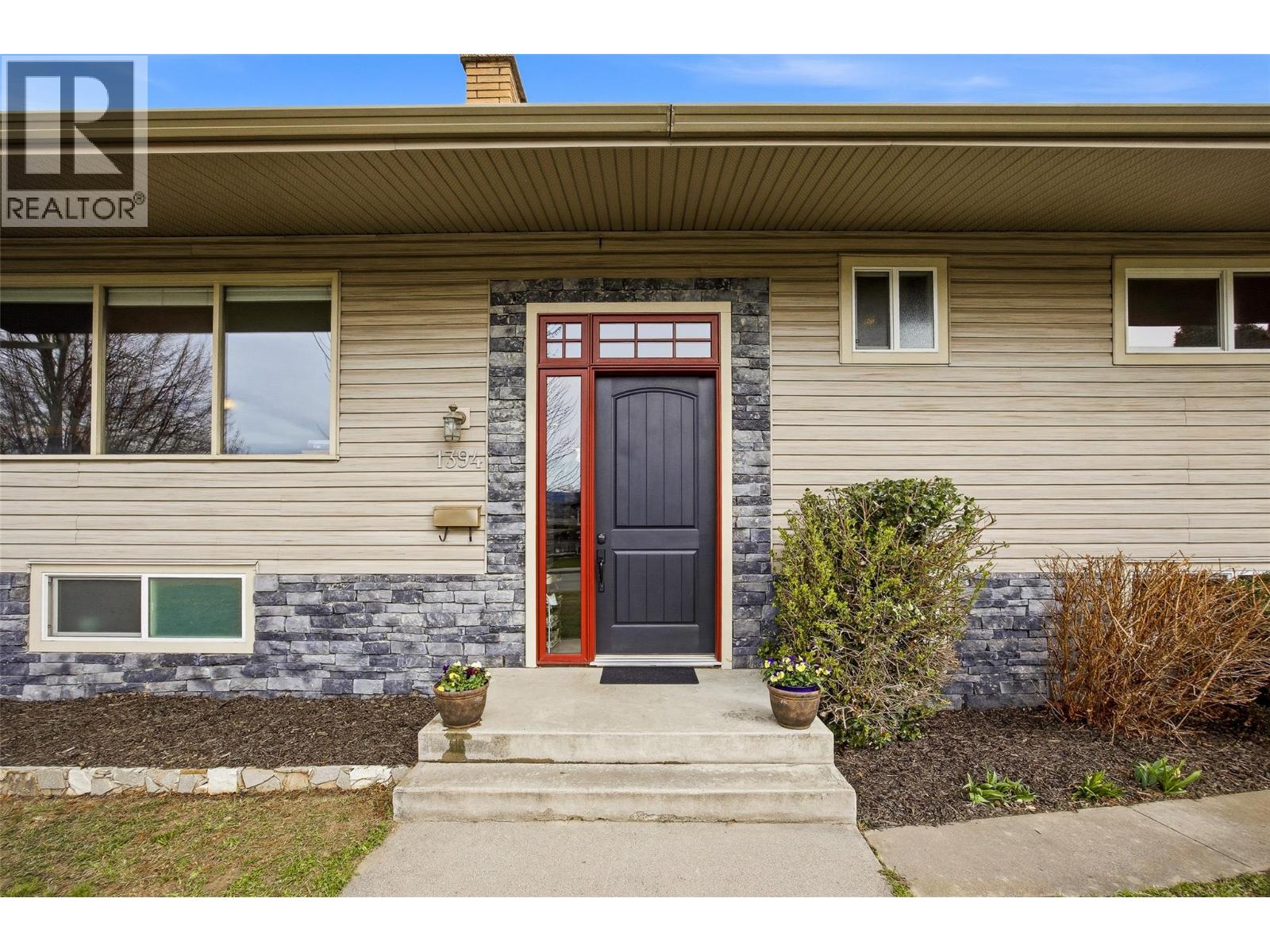  1394 Lombardy Square, Kelowna