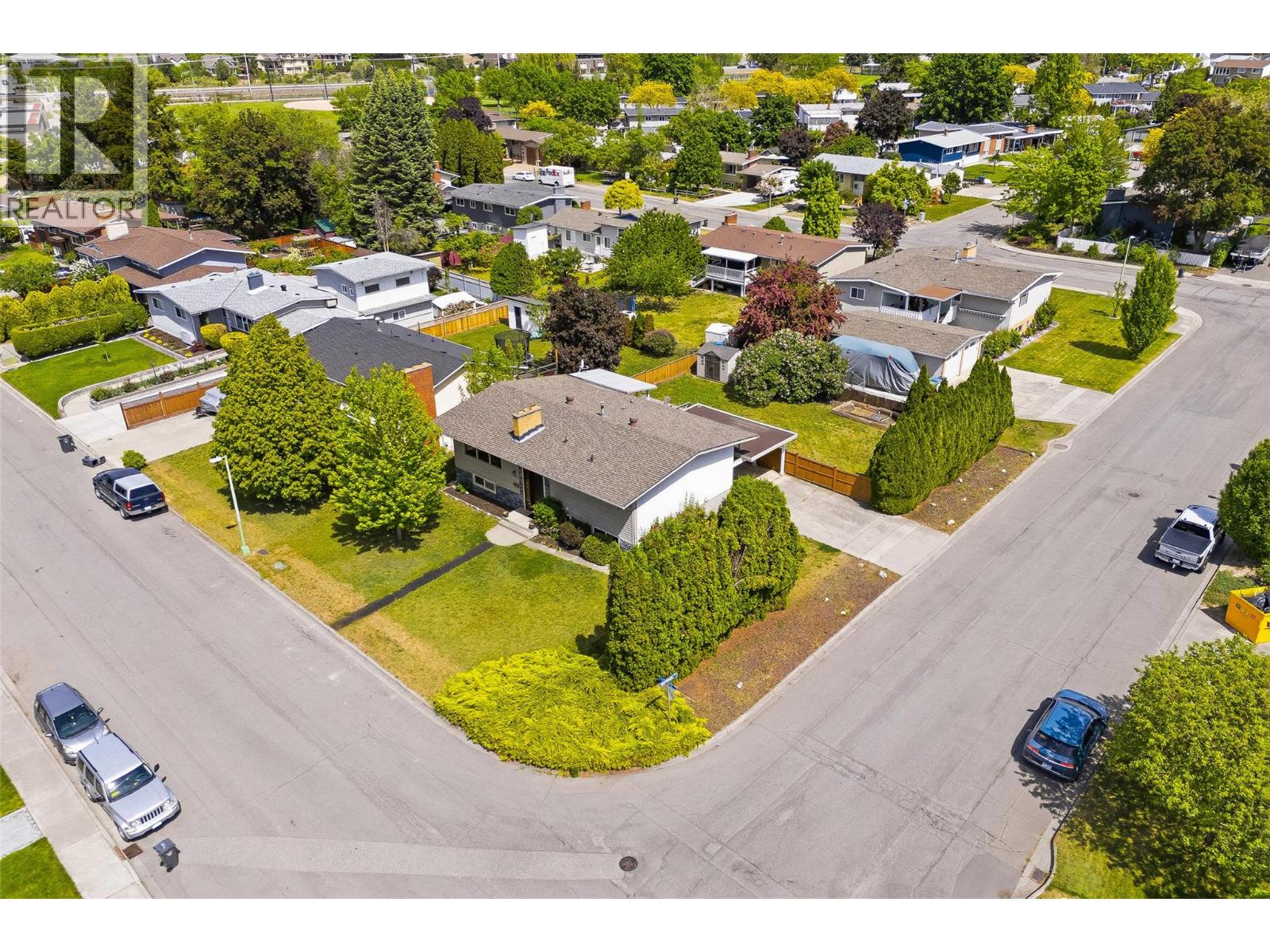 1394 Lombardy Square - 54