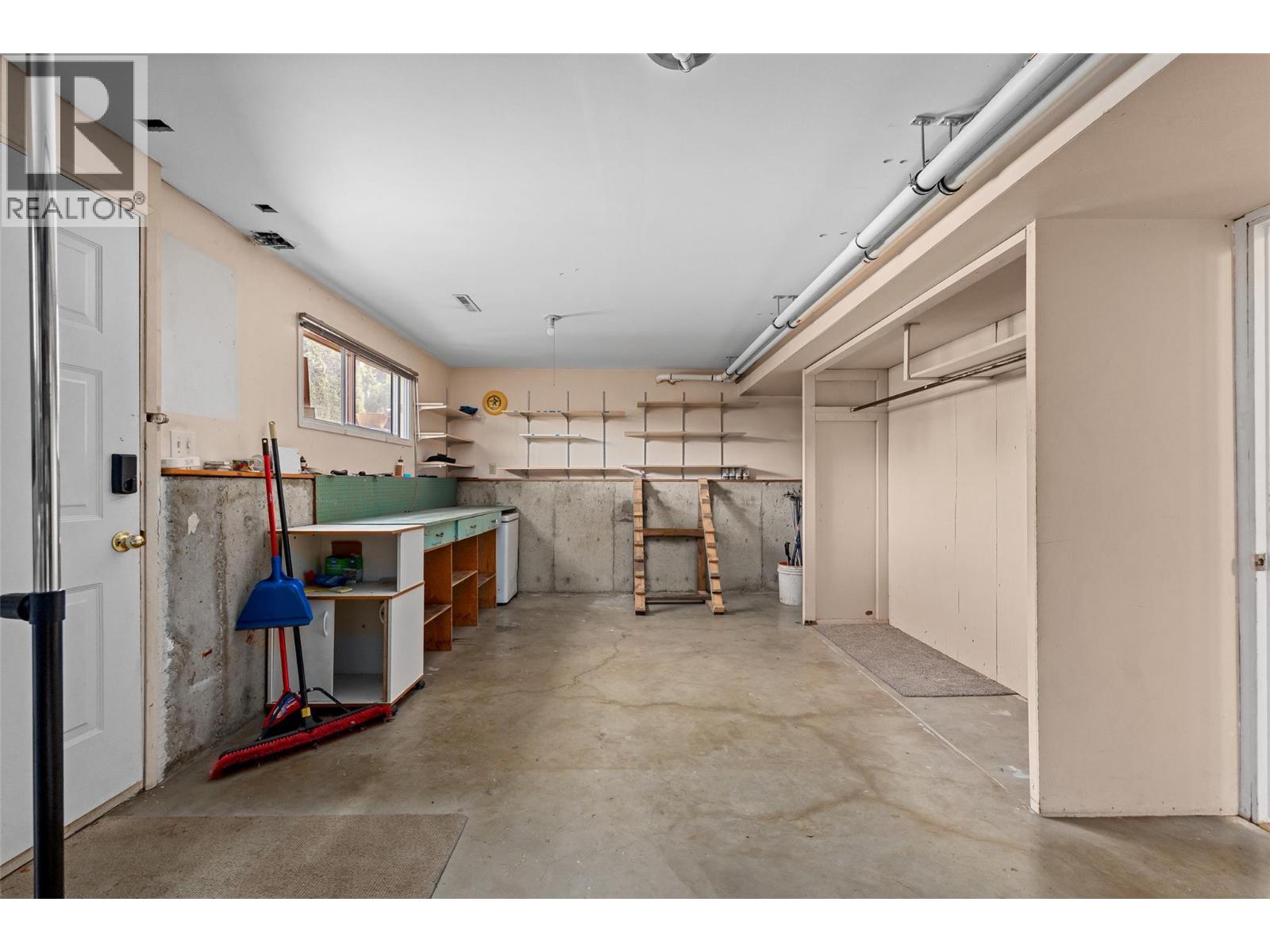 1394 Lombardy Square - 28