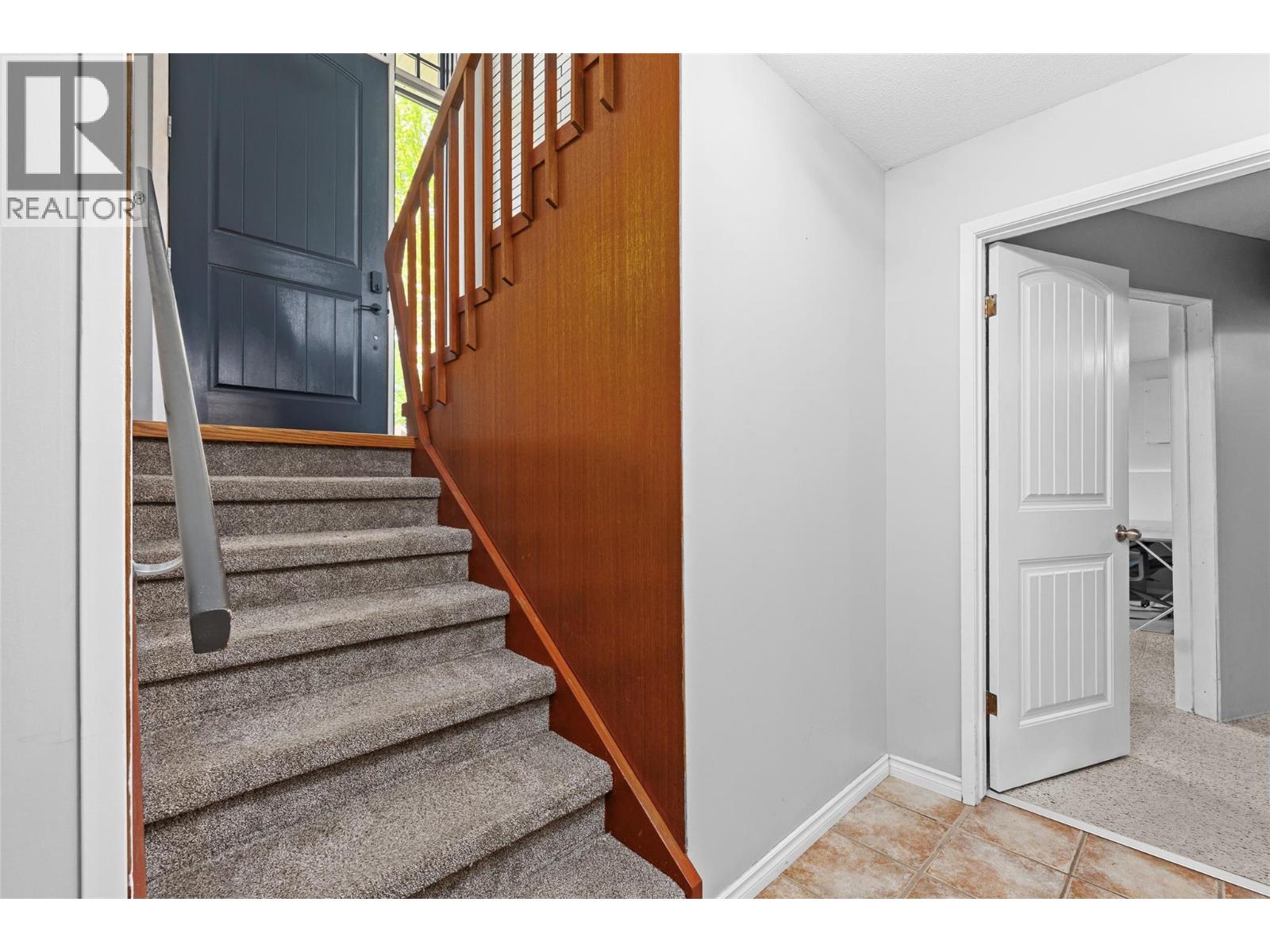  1394 Lombardy Square, Kelowna