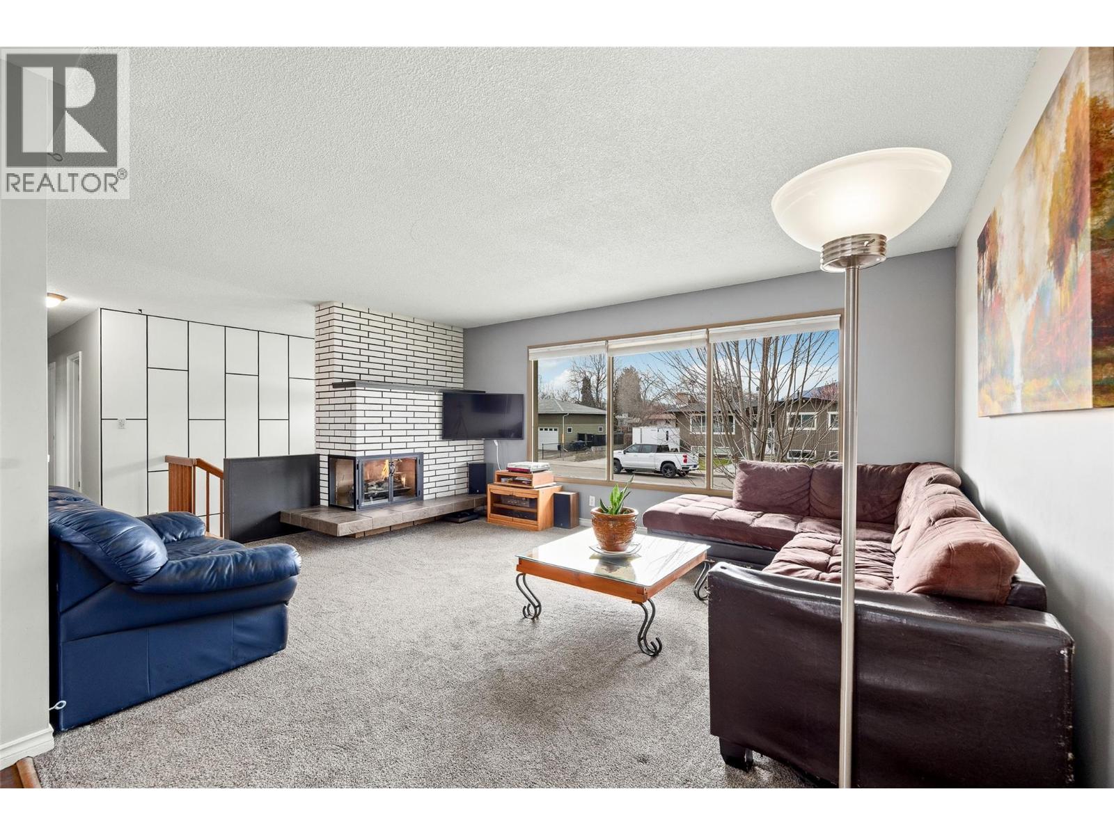  1394 Lombardy Square, Kelowna