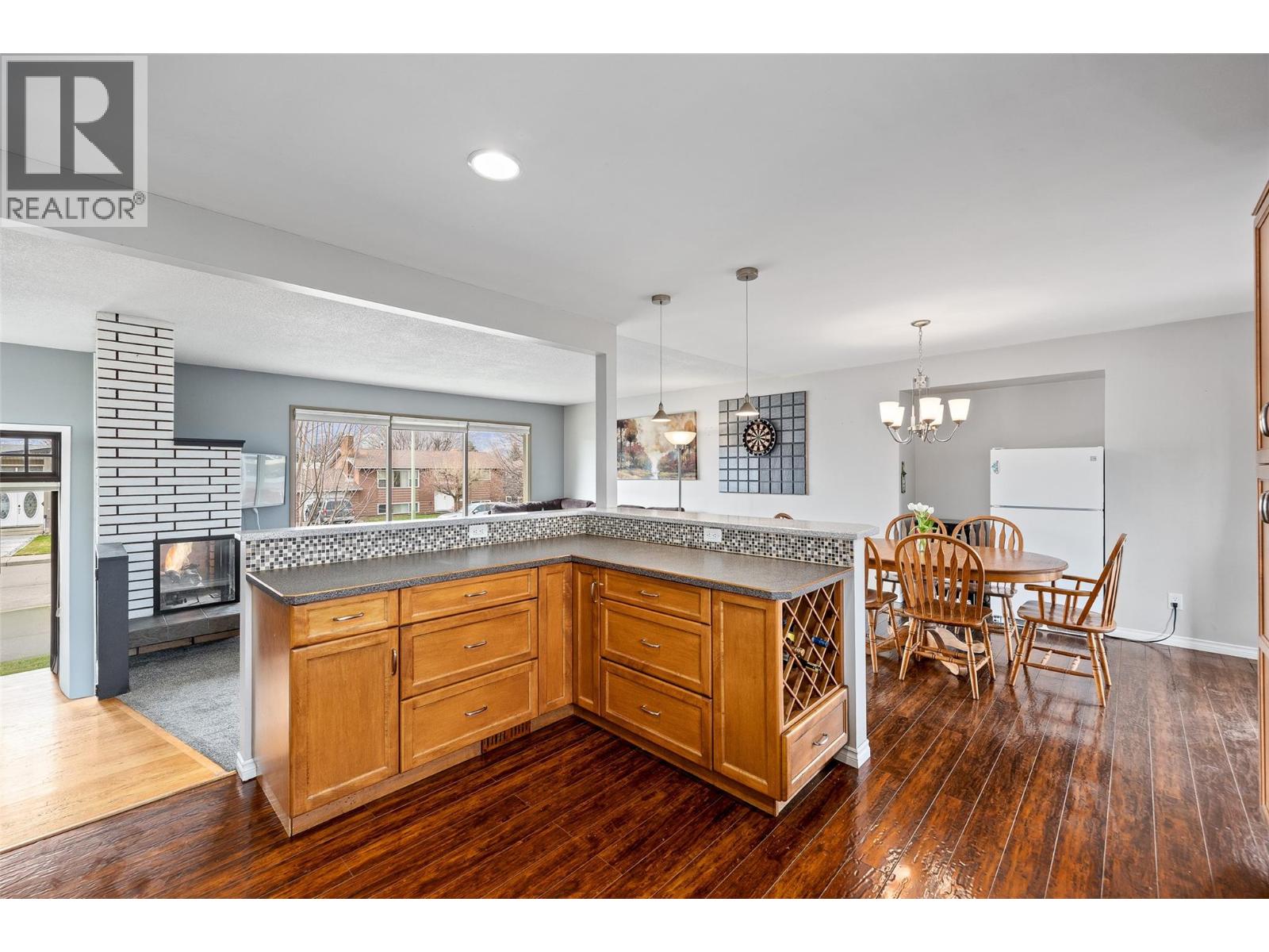  1394 Lombardy Square, Kelowna