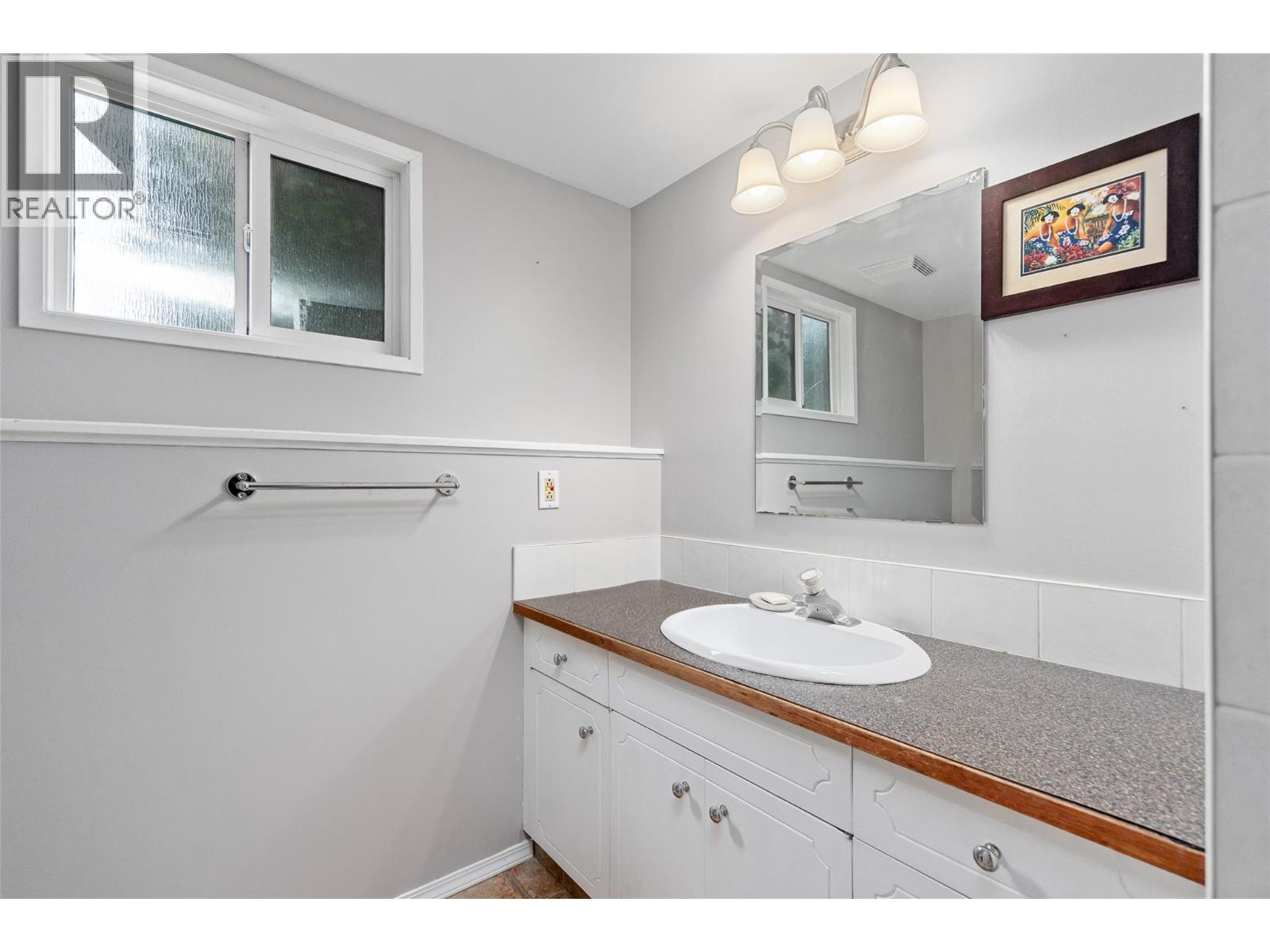  1394 Lombardy Square, Kelowna
