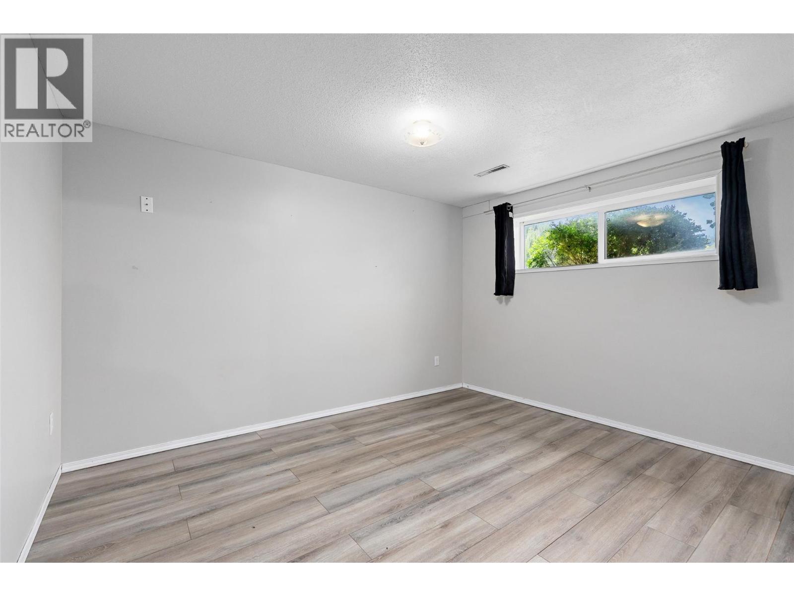  1394 Lombardy Square, Kelowna