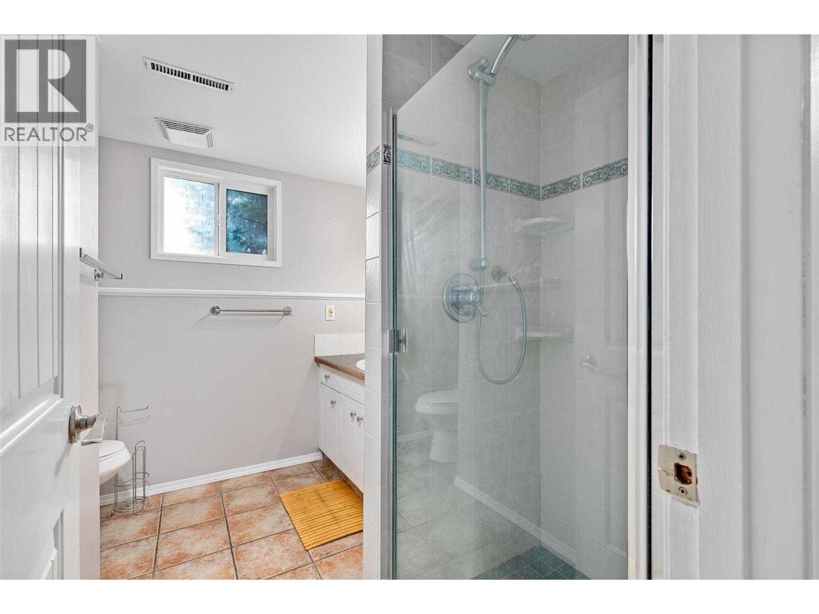  1394 Lombardy Square, Kelowna
