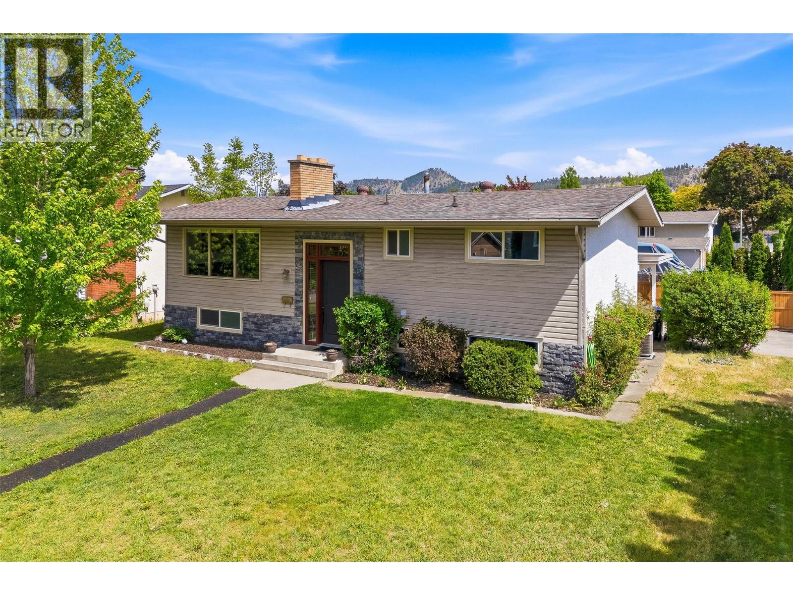  1394 Lombardy Square, Kelowna