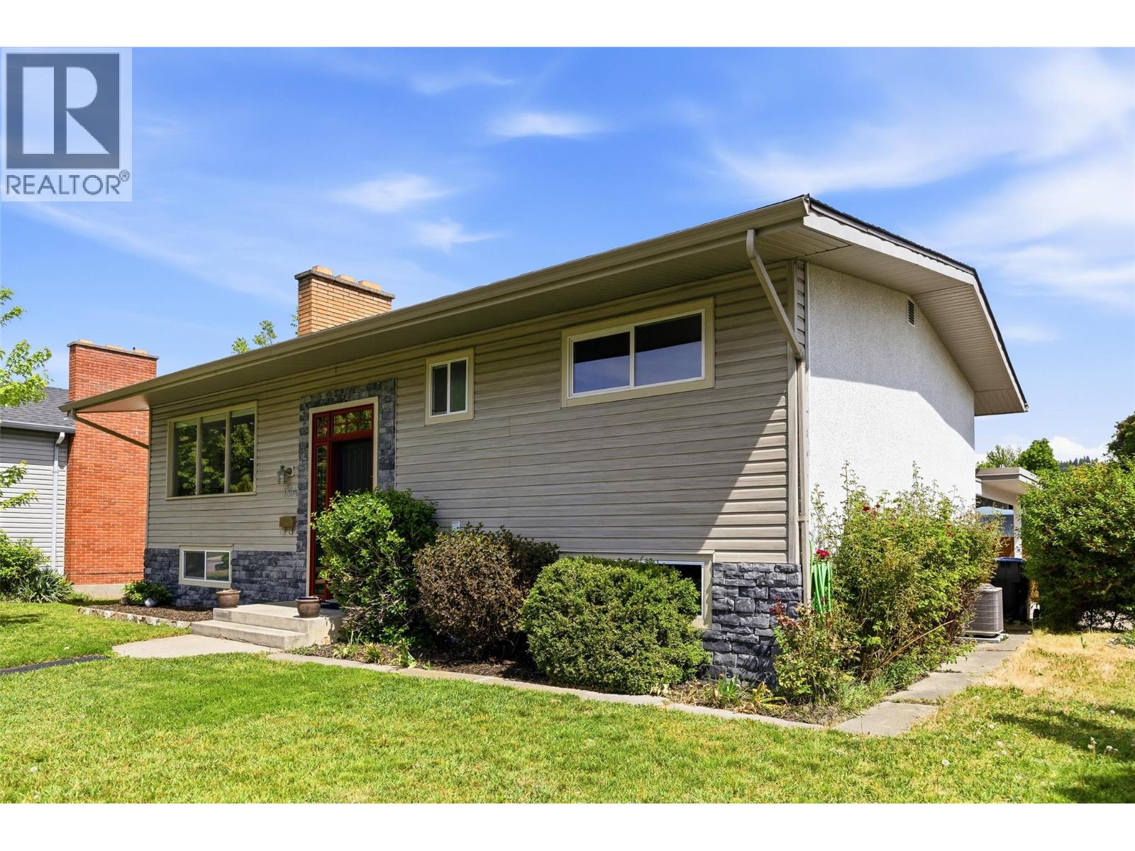  1394 Lombardy Square, Kelowna