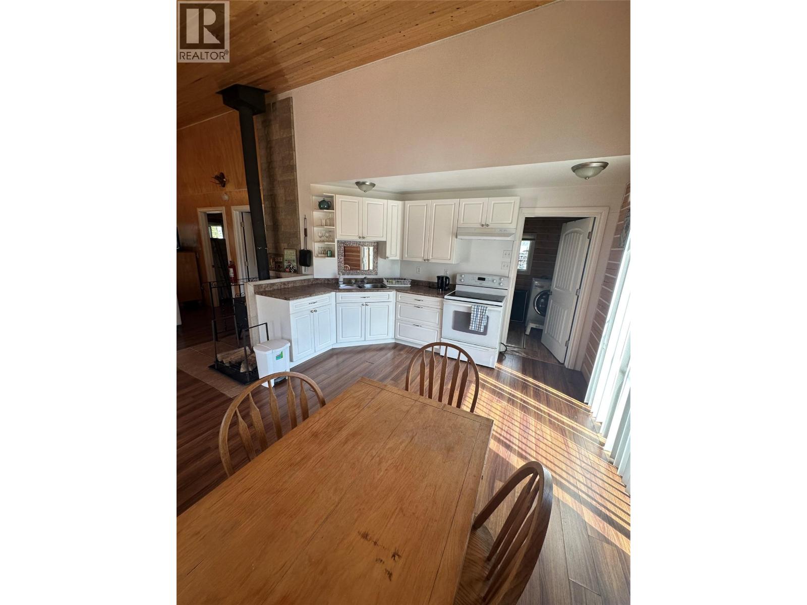 9308 WEST MIDDLEMISS Road, Chetwynd